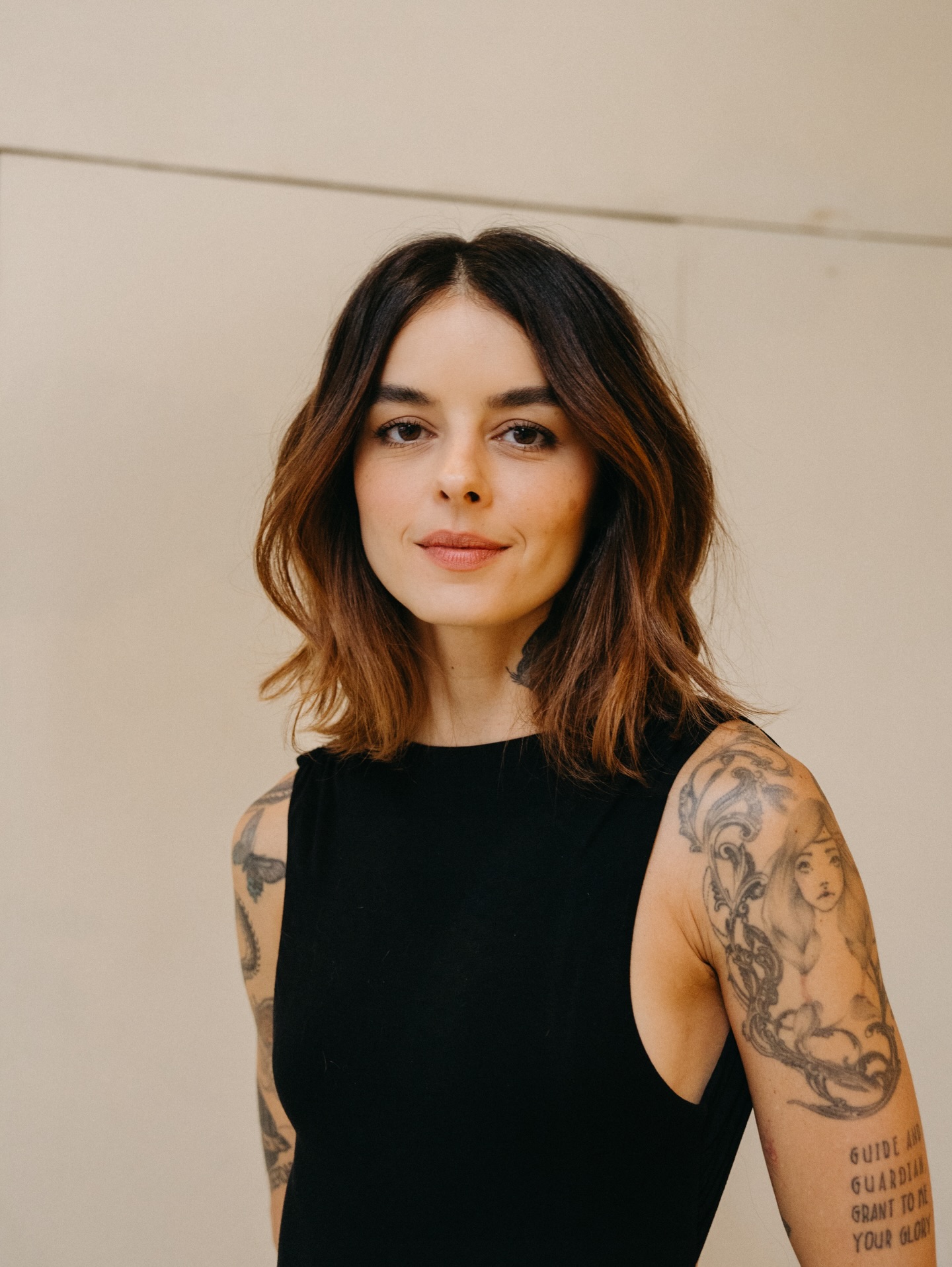 Stylish Medium-Length Shag with Soft Waves