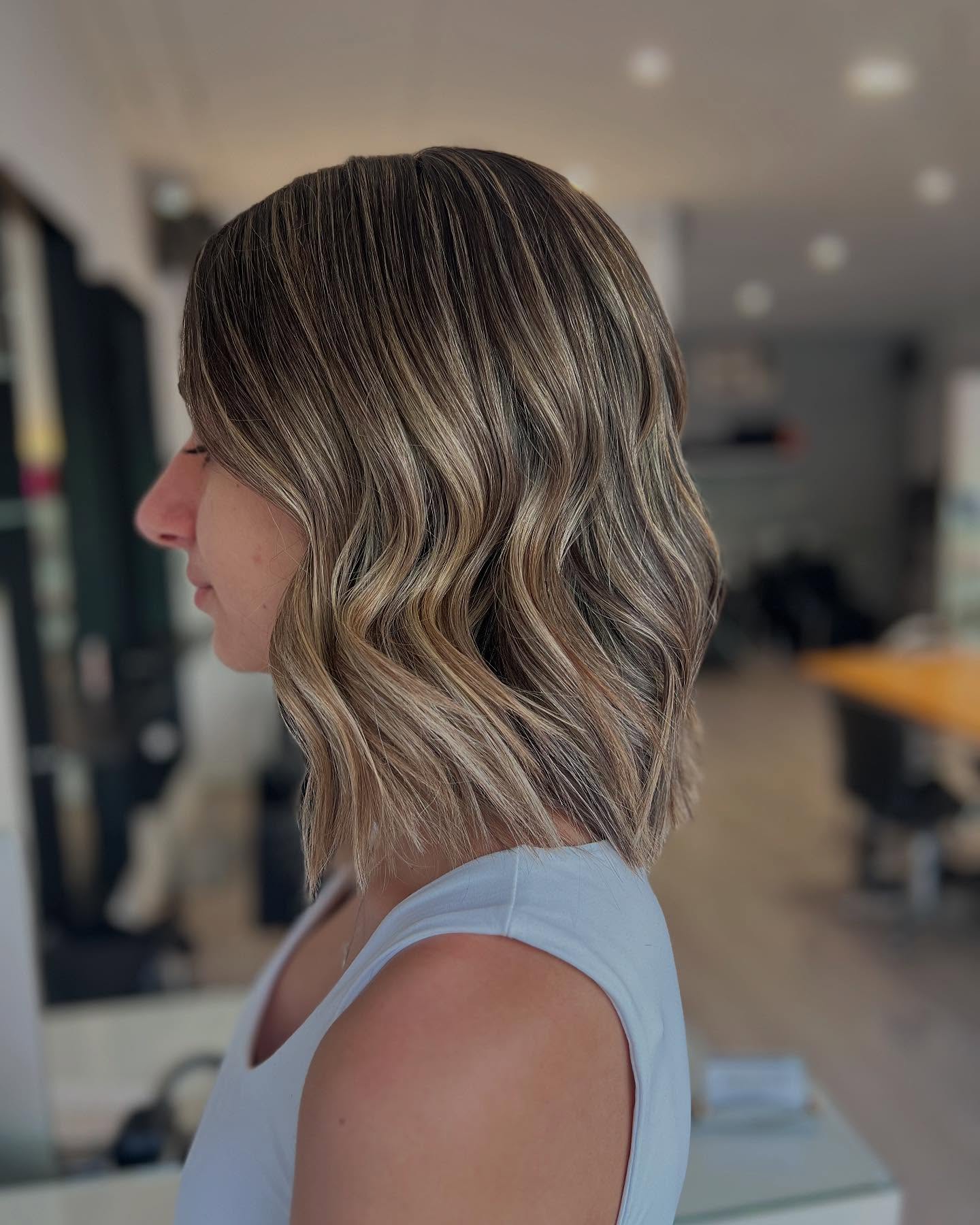 Stylish Textured Multi-Dimensional Blonde Waves
