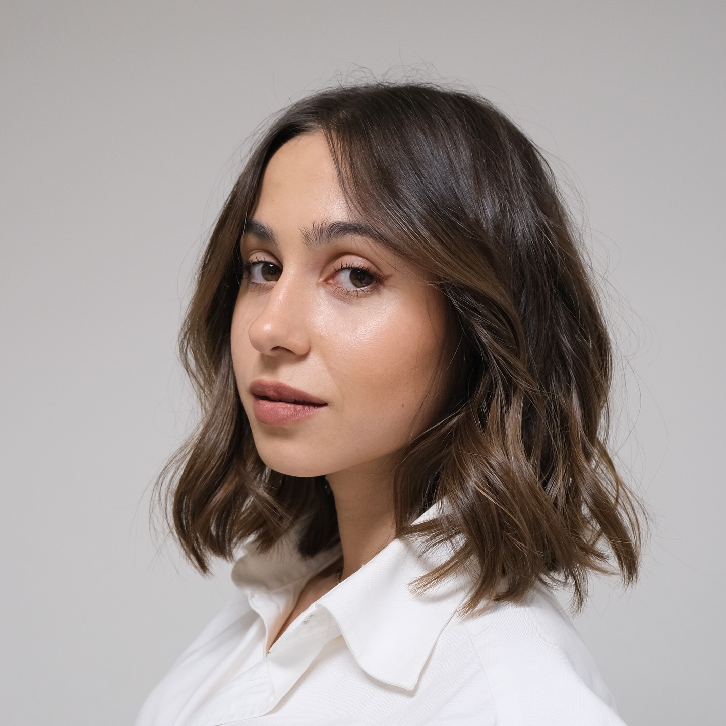 Textured Wavy Lob with Subtle Highlights