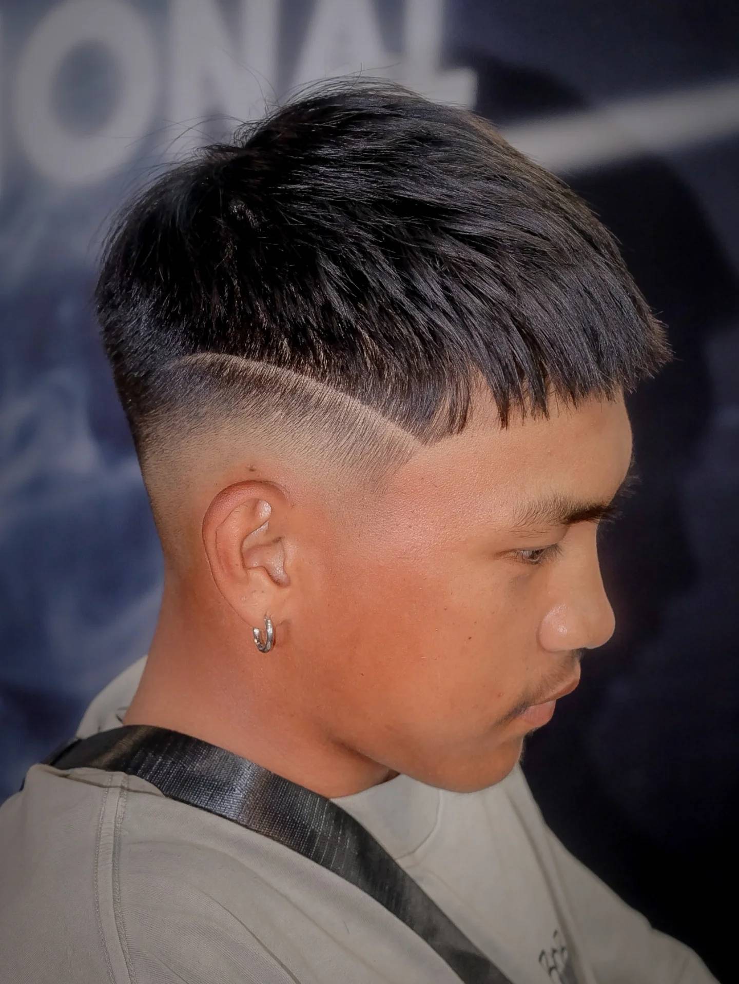 Trendy Short Crop Fade with Sharp Line