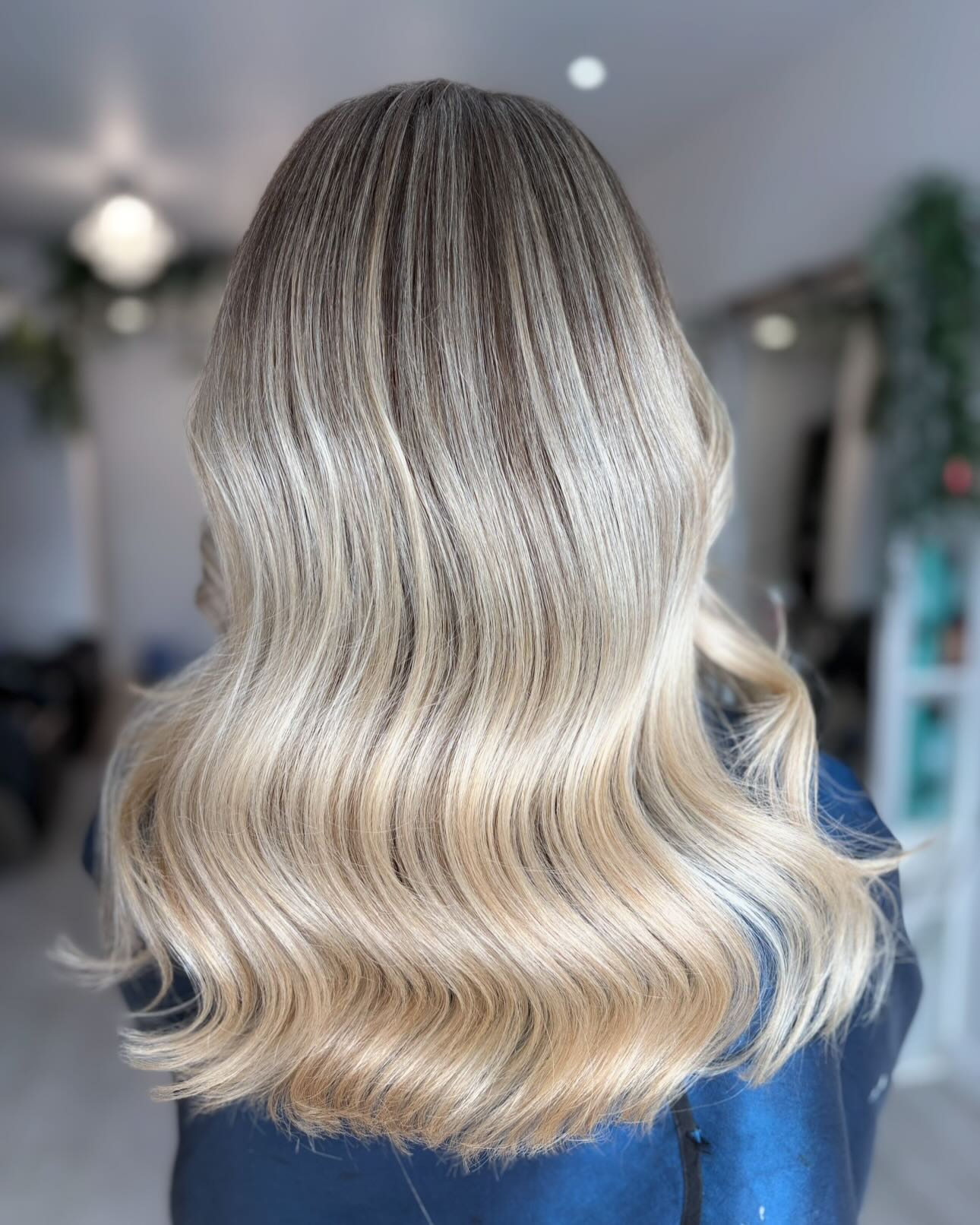 Elegant Soft Vanilla Blonde Waves with Subtle Dimension