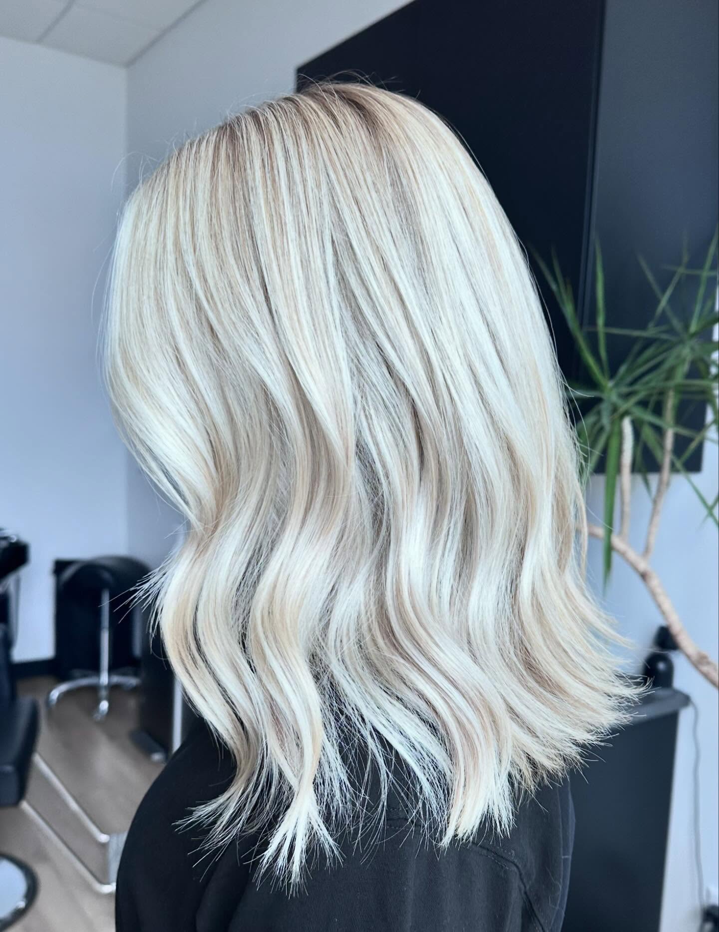 Modern Textured Vanilla Blonde Waves