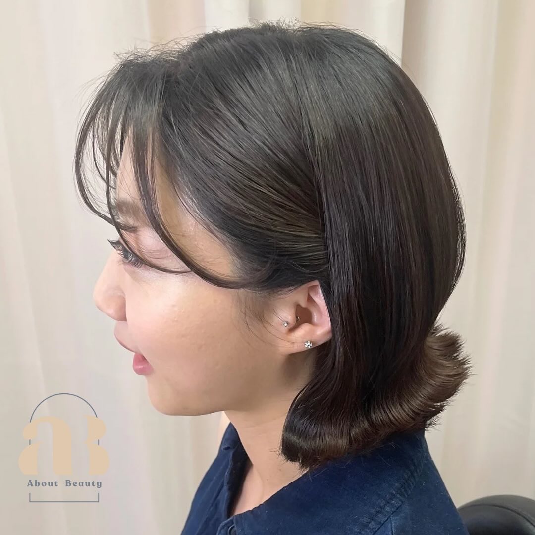 Classic Flipped Bob with Subtle Waves