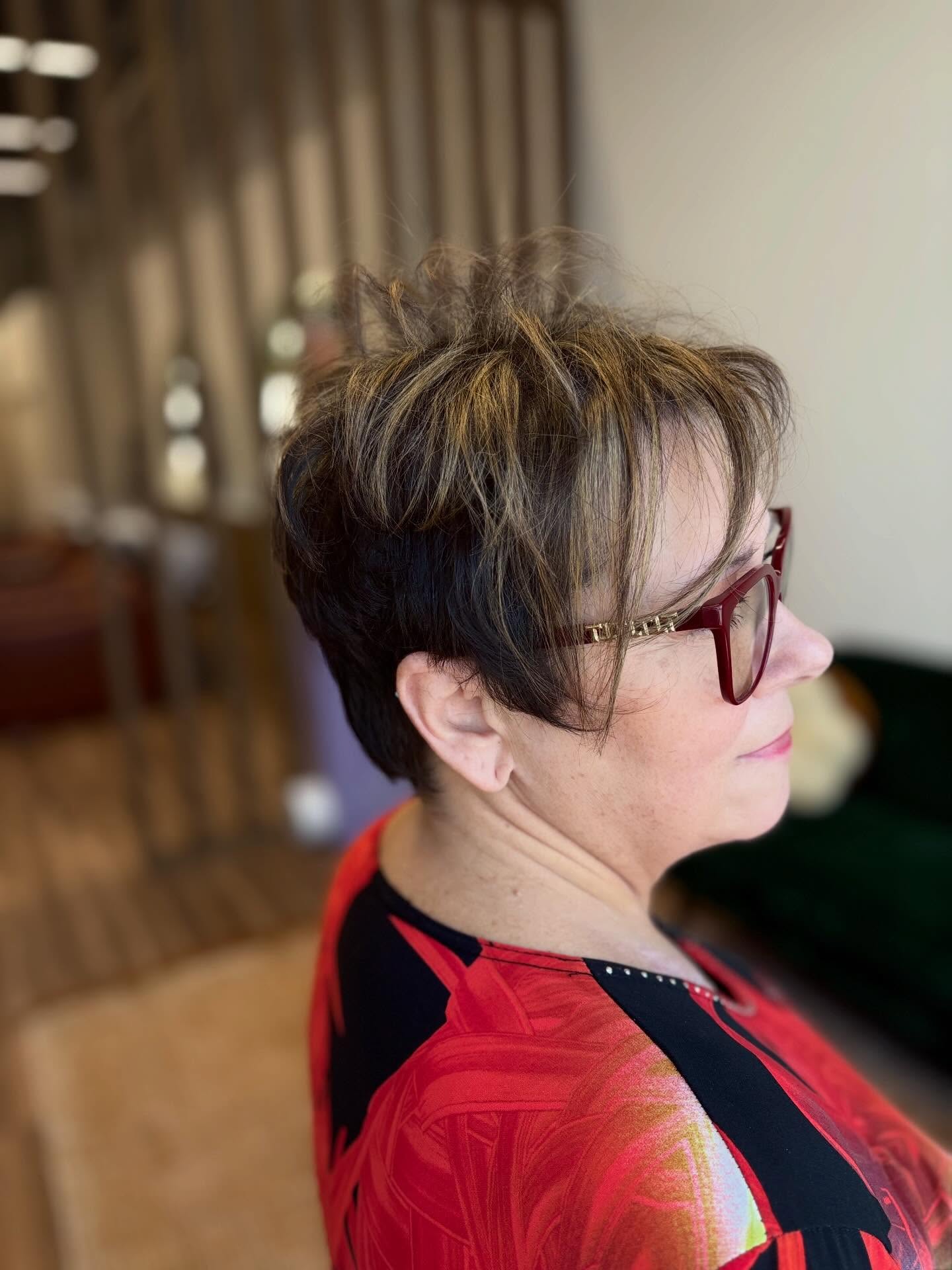 Chic Textured Pixie with Lifting Layers
