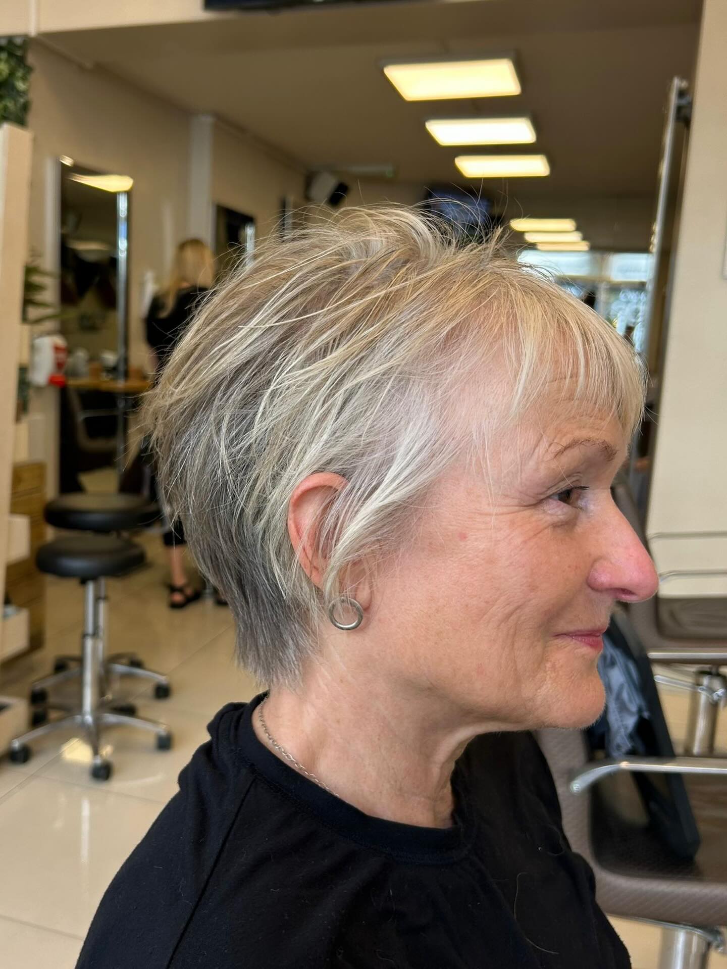Textured Silver Pixie Cut with Subtle Layers