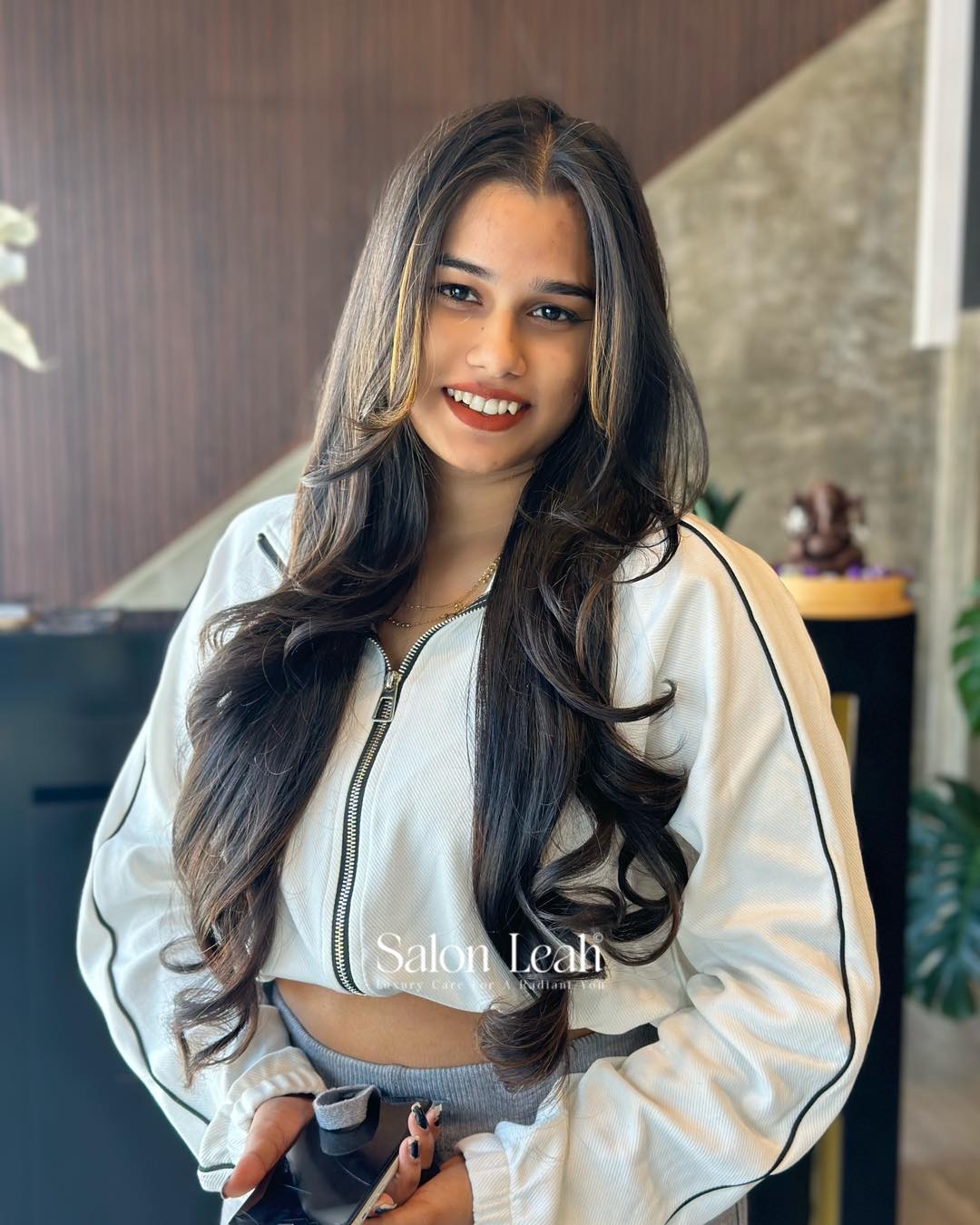 Long Layered Cut with Subtle Face-Framing Highlights