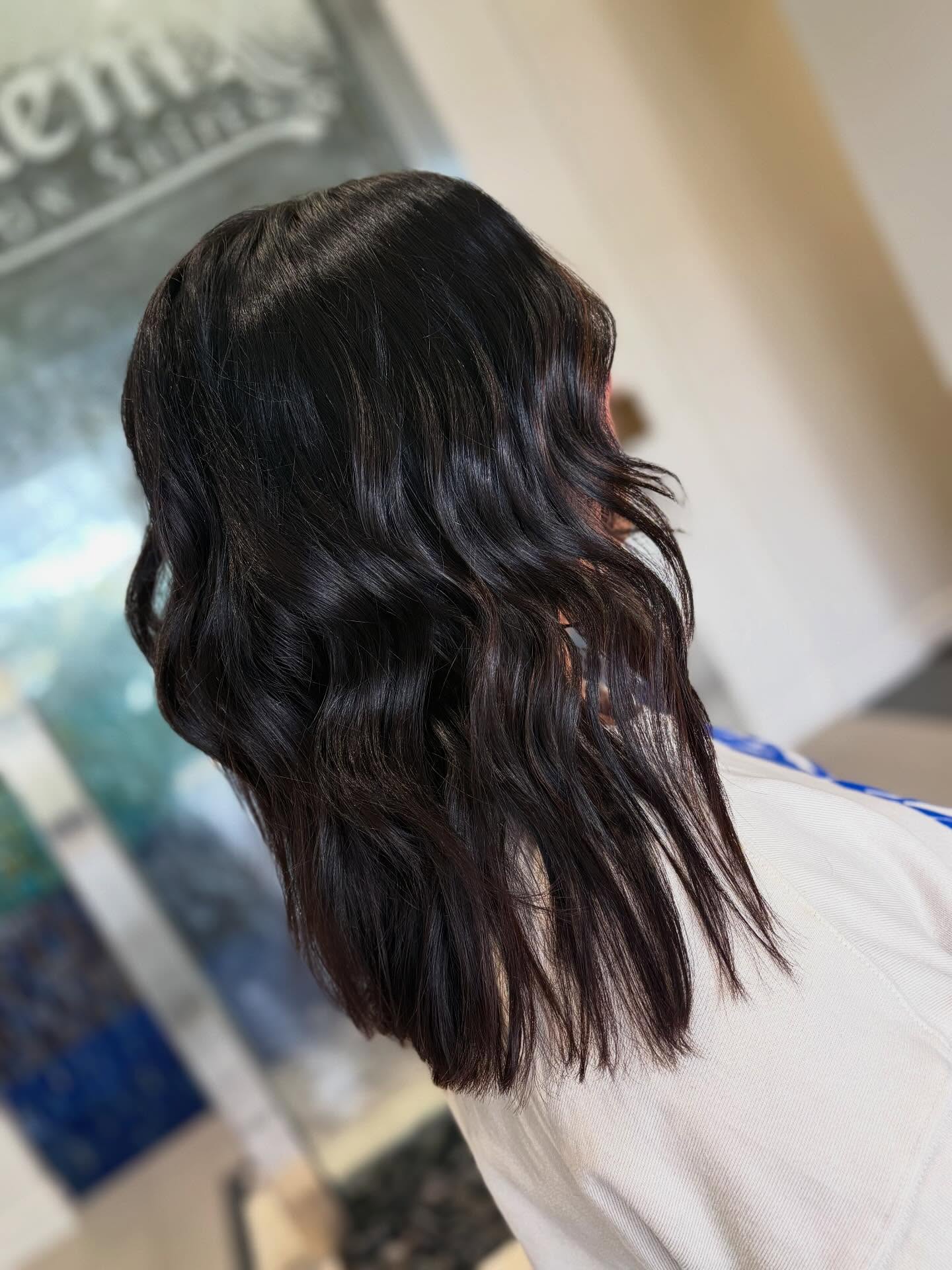 Modern Mid-Length Soft Shag with Gentle Waves