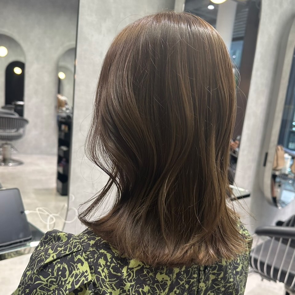 Subtle Layered Mid-Length Shag with Soft Movement