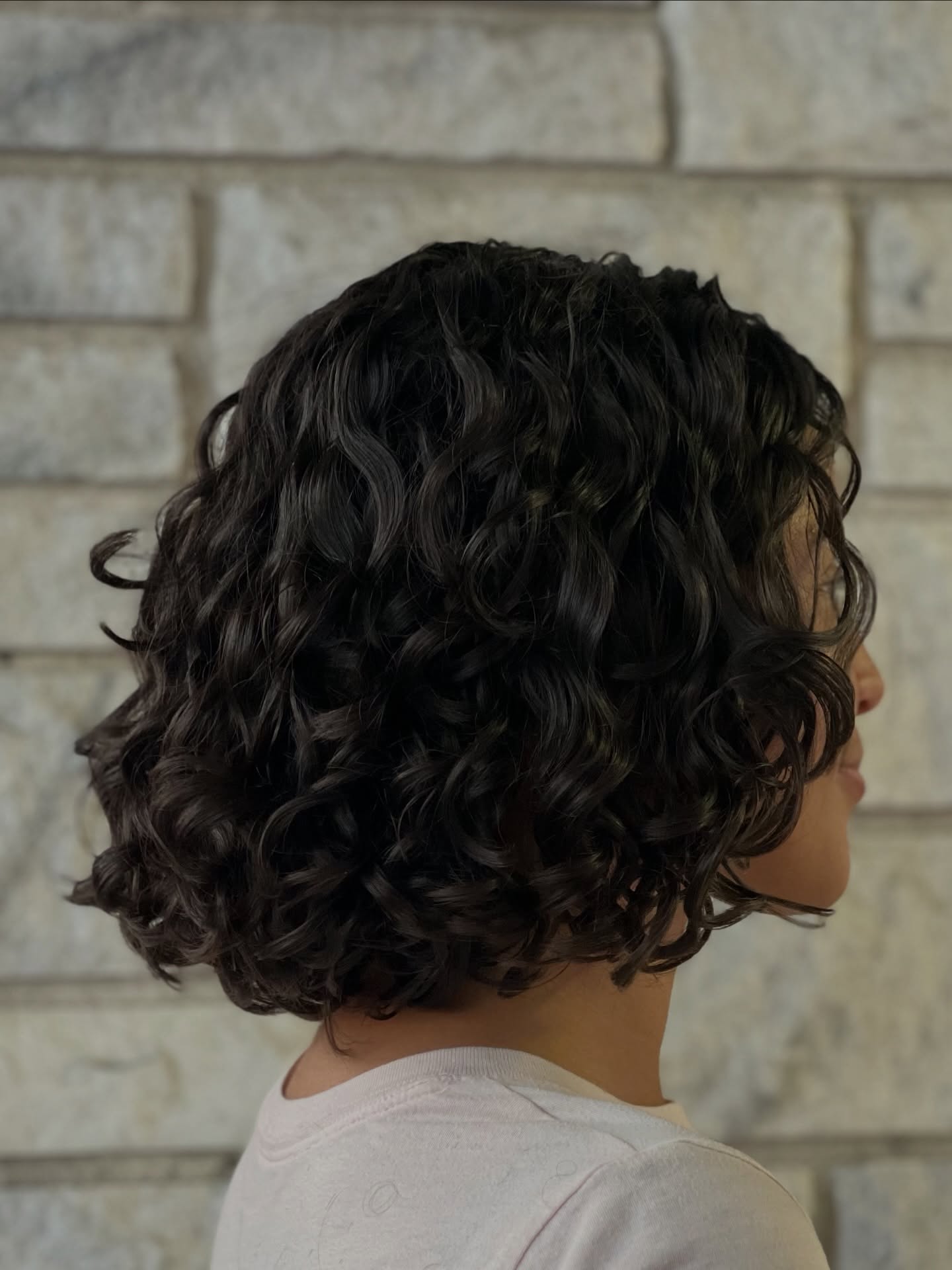 Chic Curly Bob with Defined Curls
