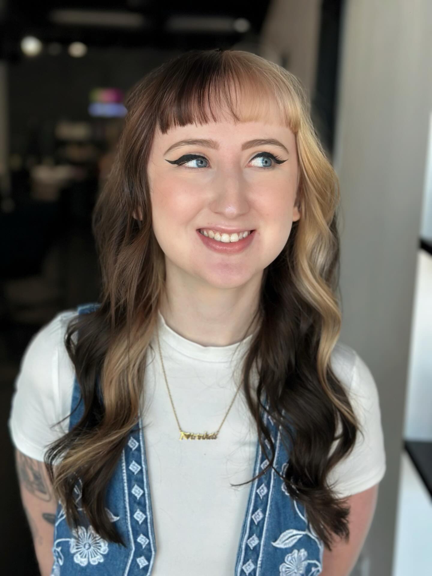 Chic Ombre Color Block Bangs with Soft Waves