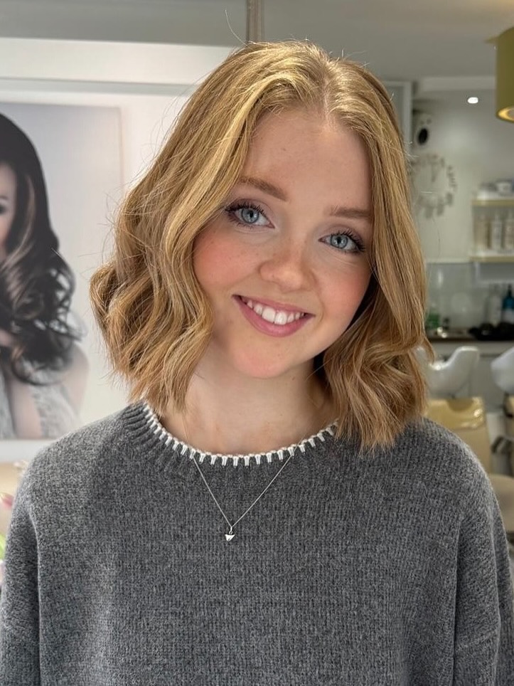 Chic Textured Bob with Soft Waves