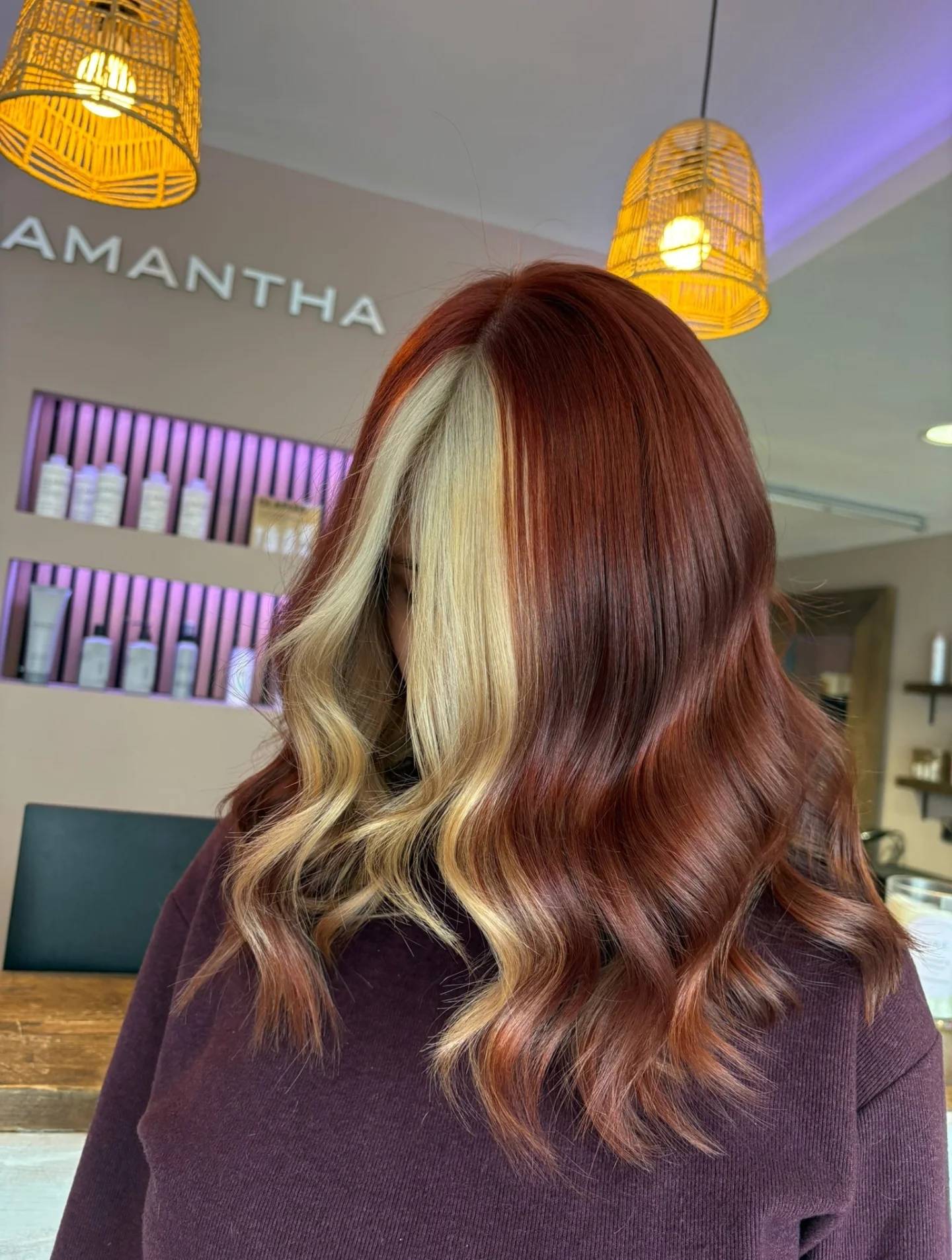Chic Two-Tone Wavy Lob with Bold Highlights