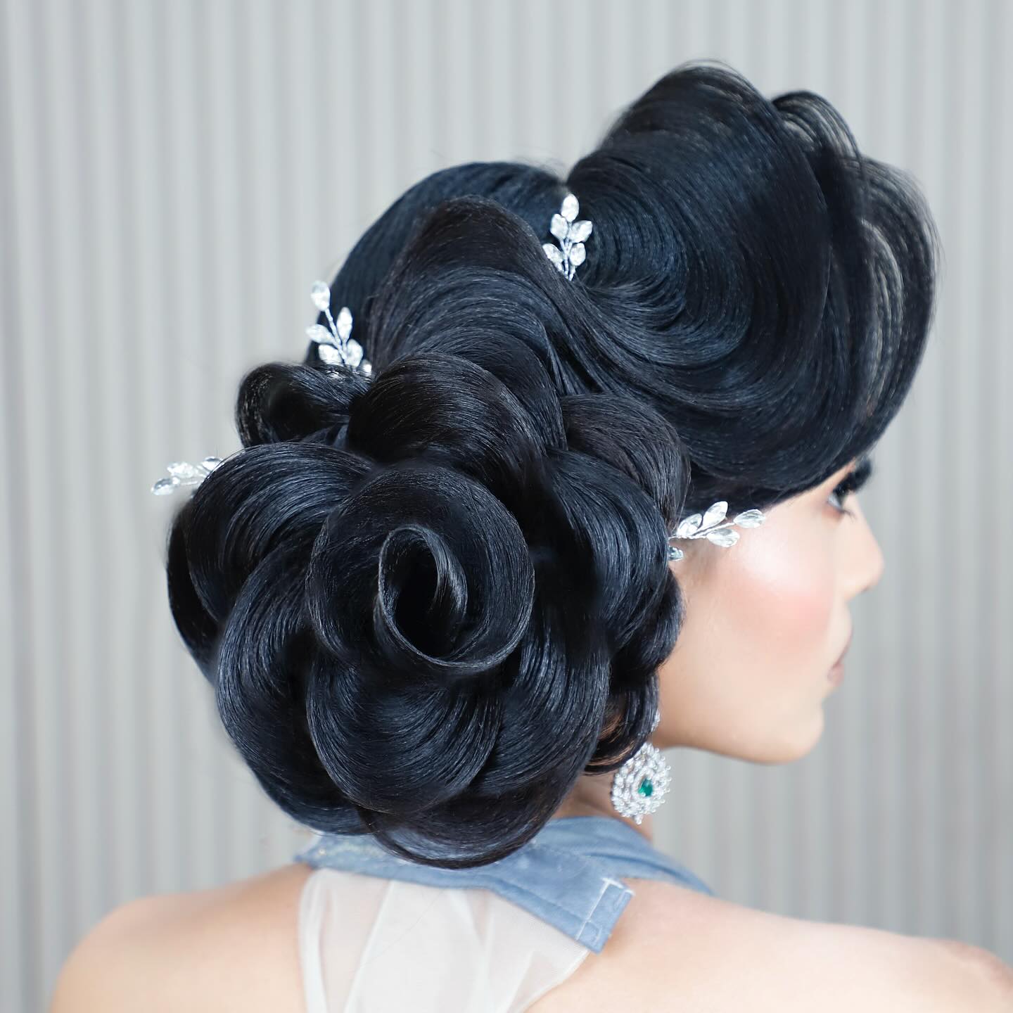 Structured Vintage Roll-Updo with Decorative Accents