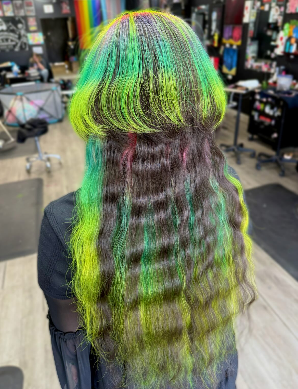 Vibrant Green and Yellow Layered Waves