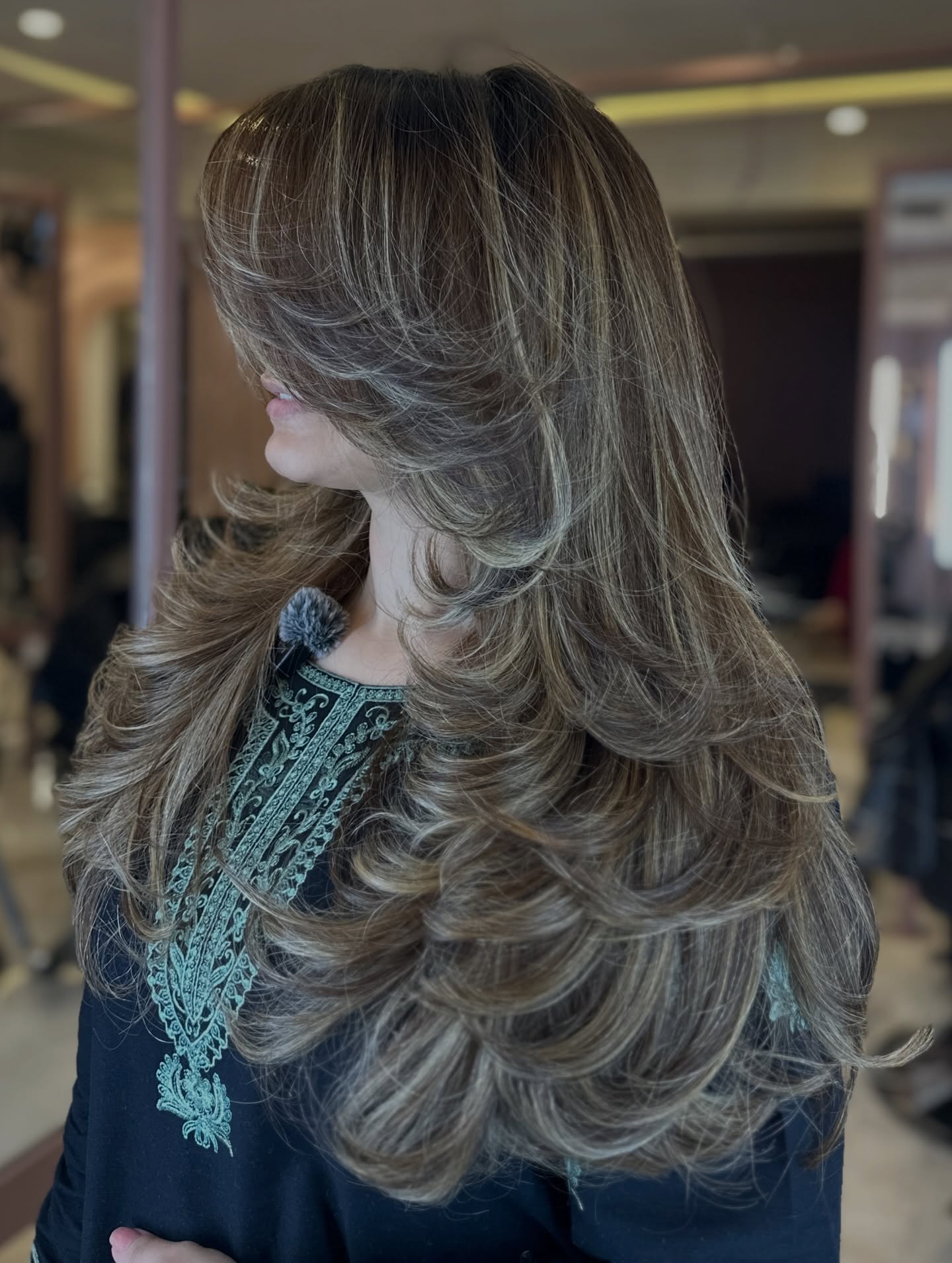Voluminous Layered Cut with Face-Framing Layers