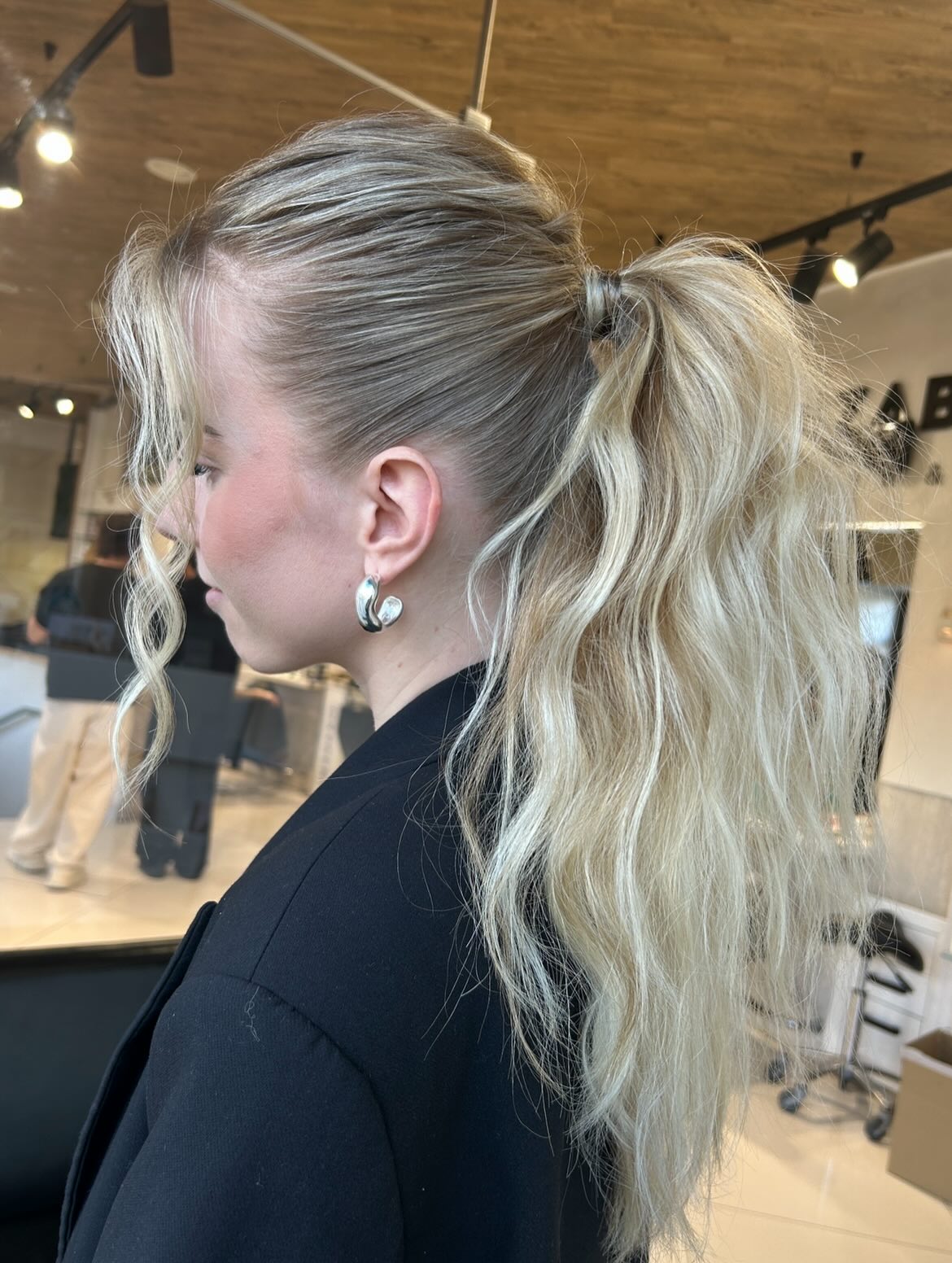 Textured High Ponytail with Beachy Waves