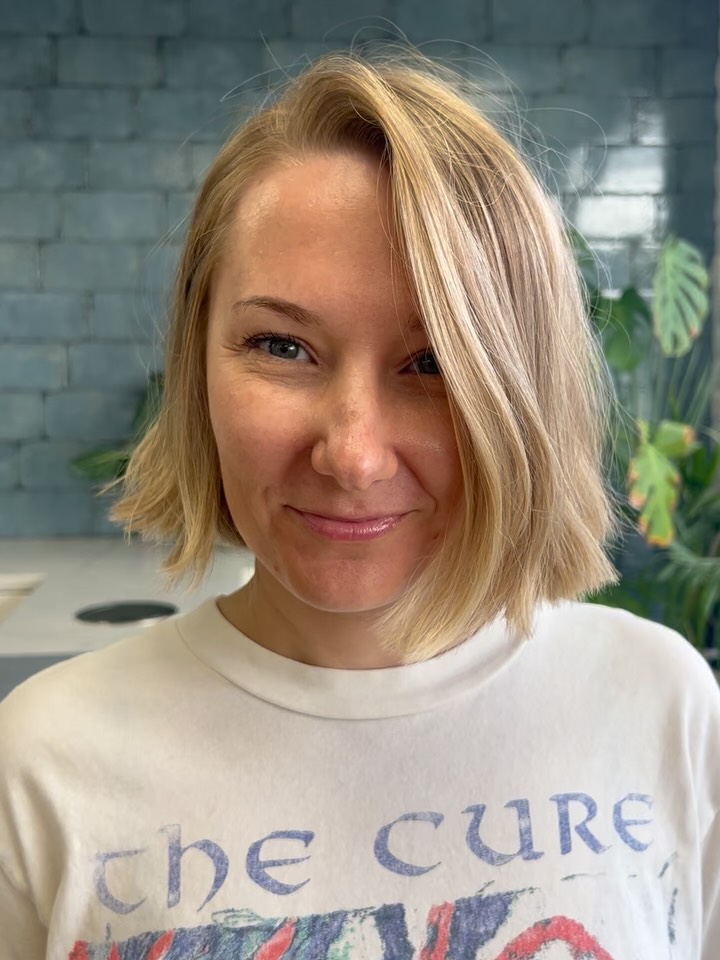 Modern Textured Lob with Soft Waves