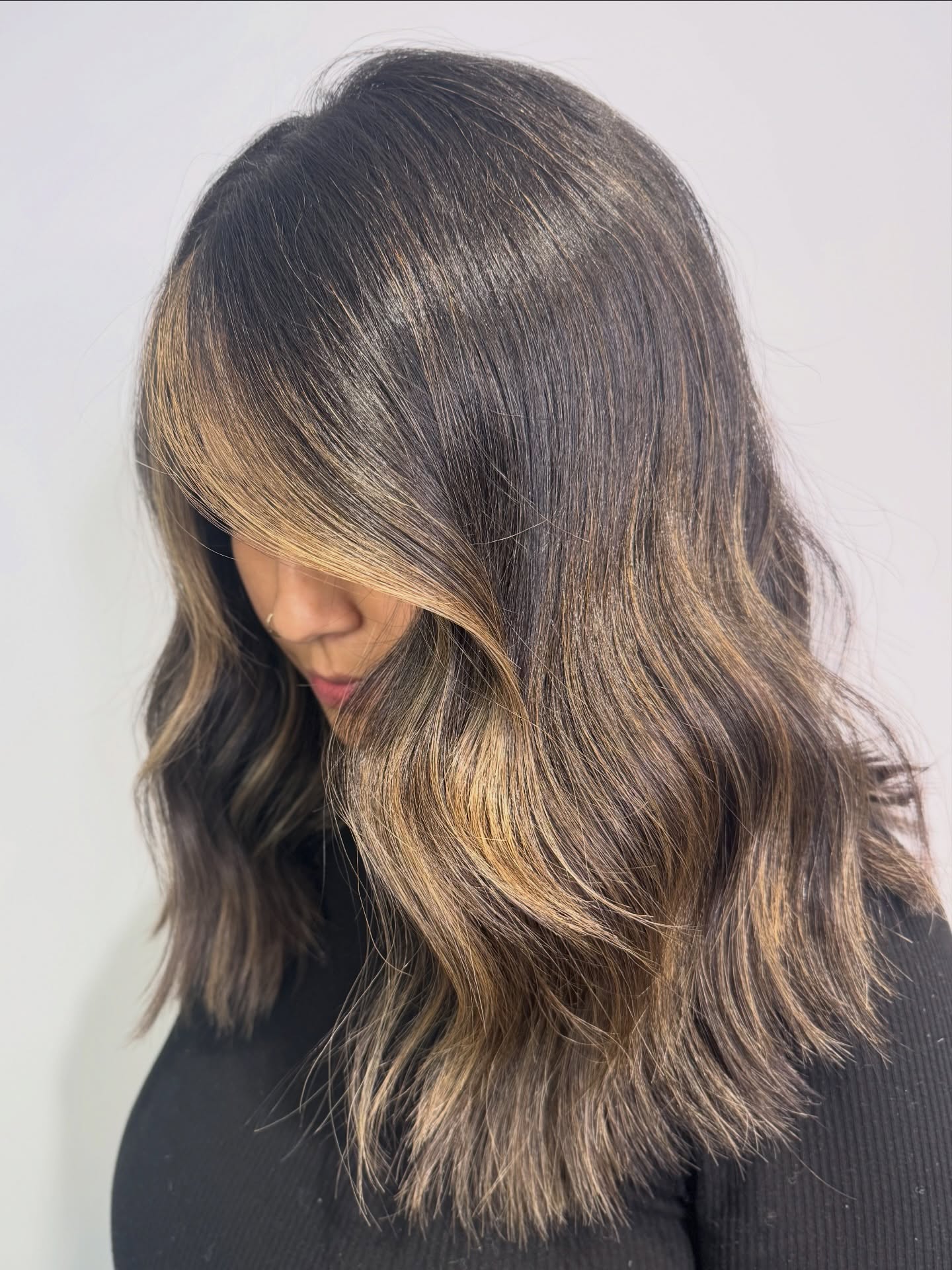 Beautiful Textured Shoulder-Length Waves with Caramel Highlights
