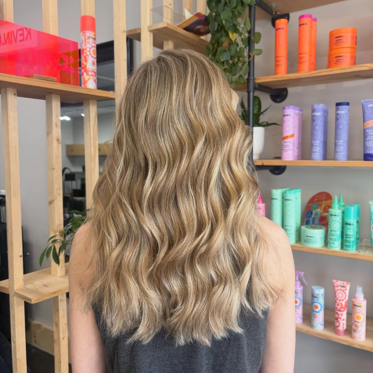 Soft Beachy Waves with Warm Caramel Highlights