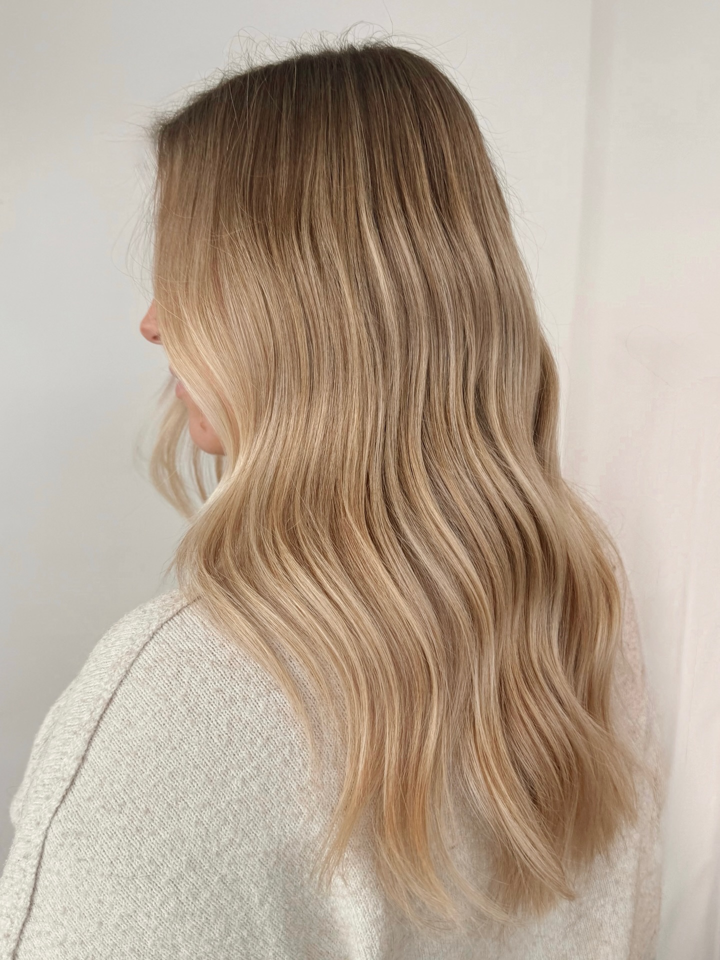 Soft Golden Waves with Subtle Ombre