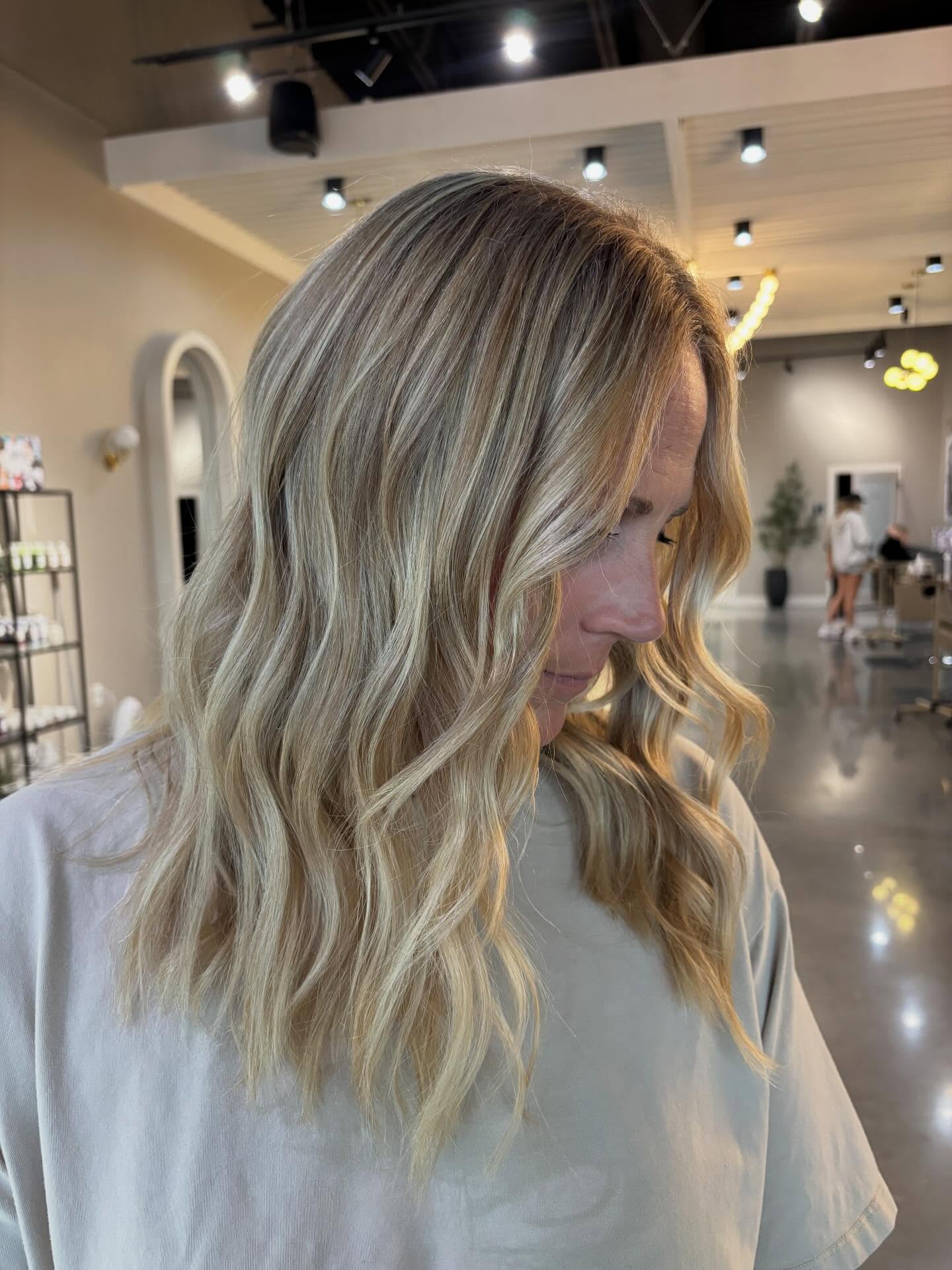 Soft Textured Waves with Subtle Highlights