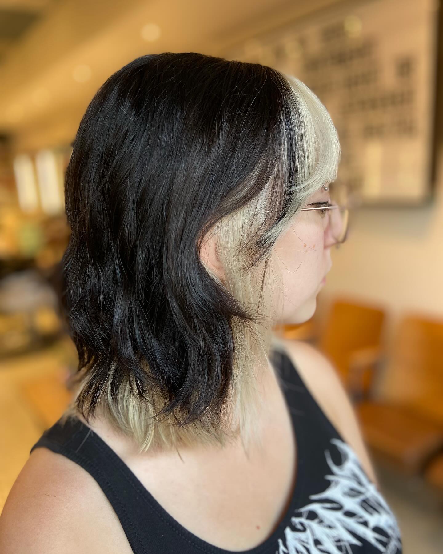 Stylish Textured Lob with Bold Blonde Highlights
