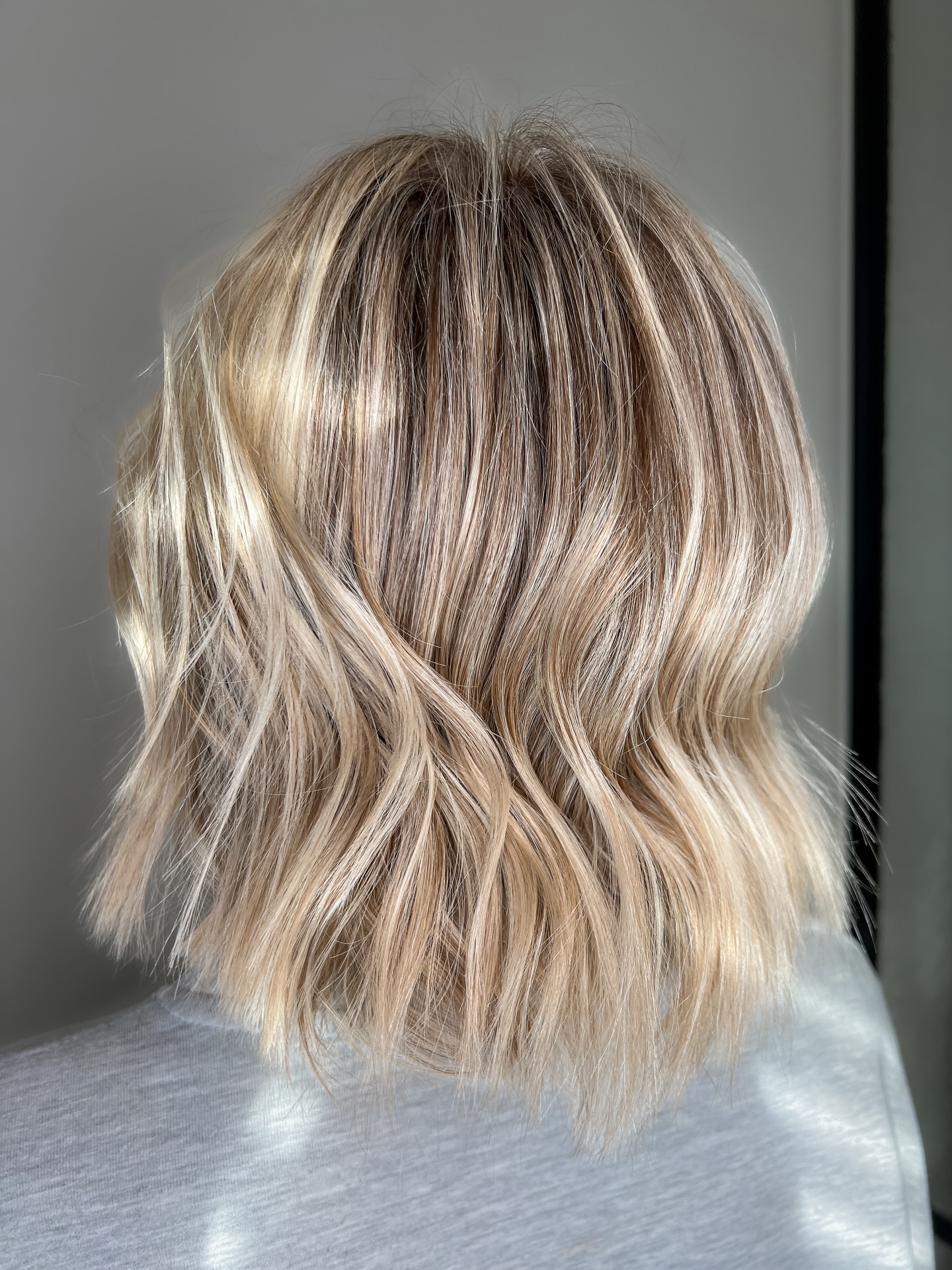 Textured Wavy Bob with Dimensional Highlights