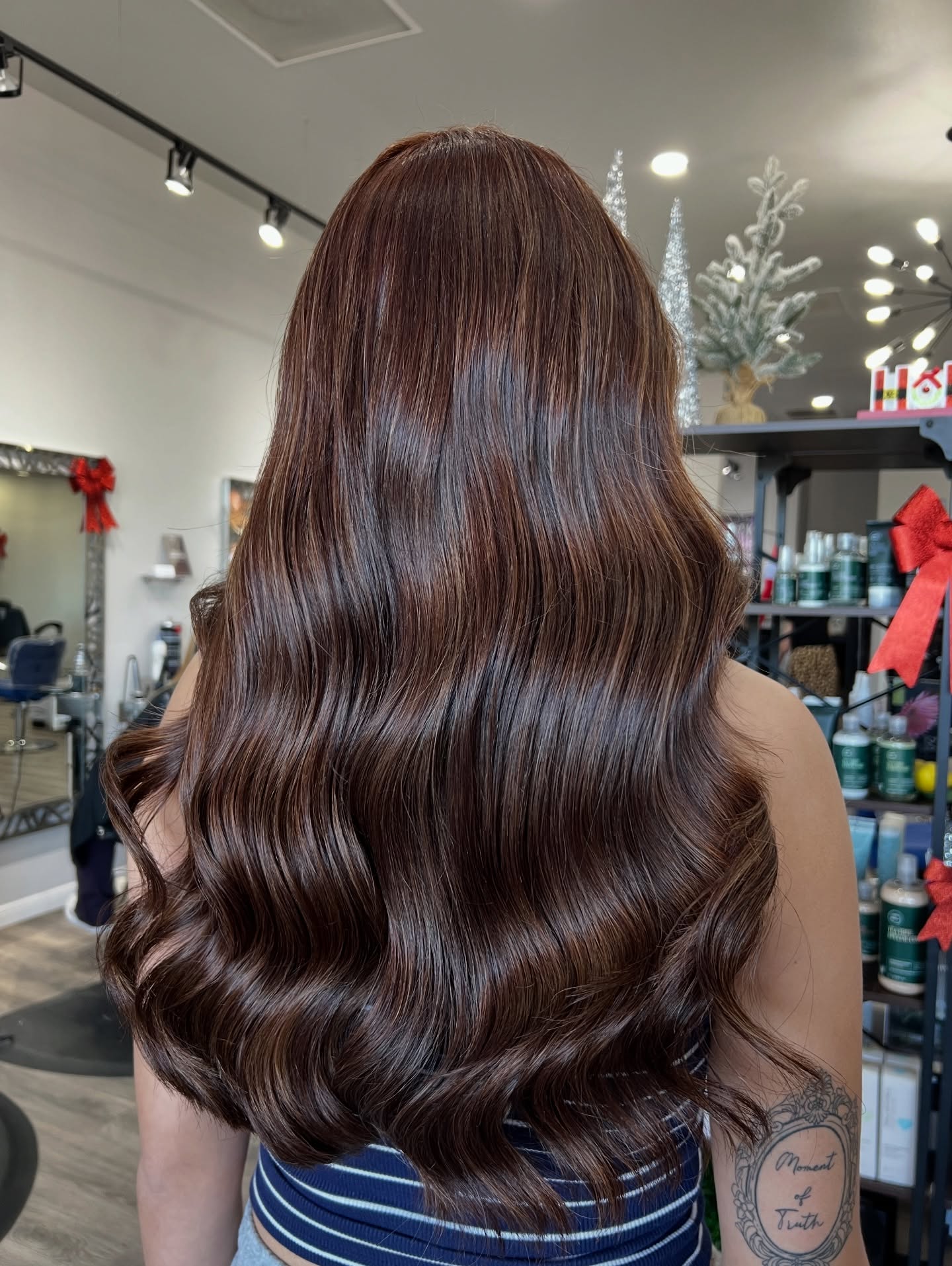 Glossy Chocolate Waves with Soft Body