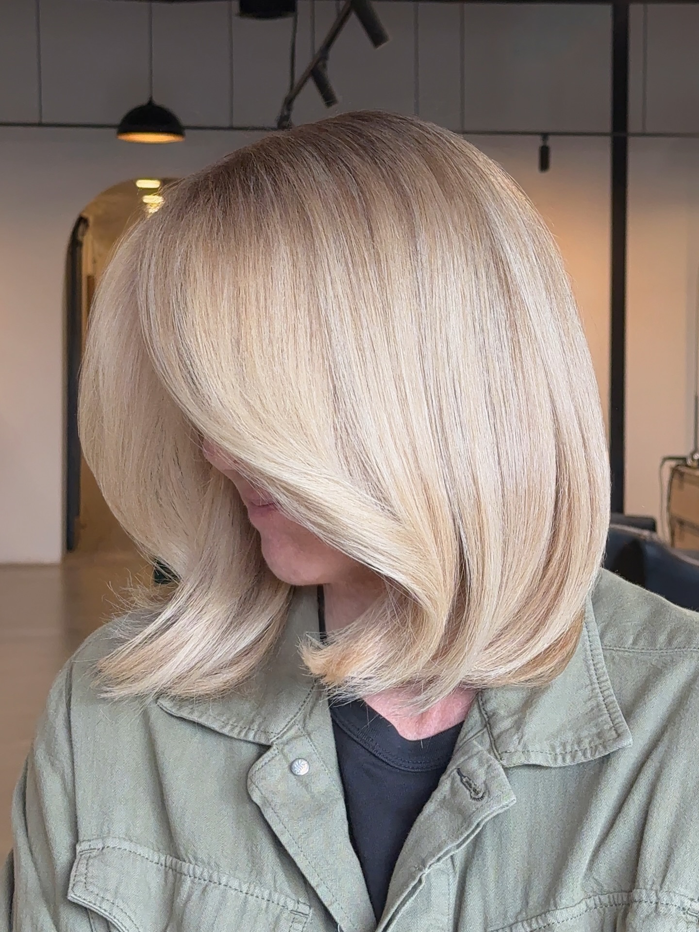 Sleek Blunt Lob with Subtle Face-Framing Layers