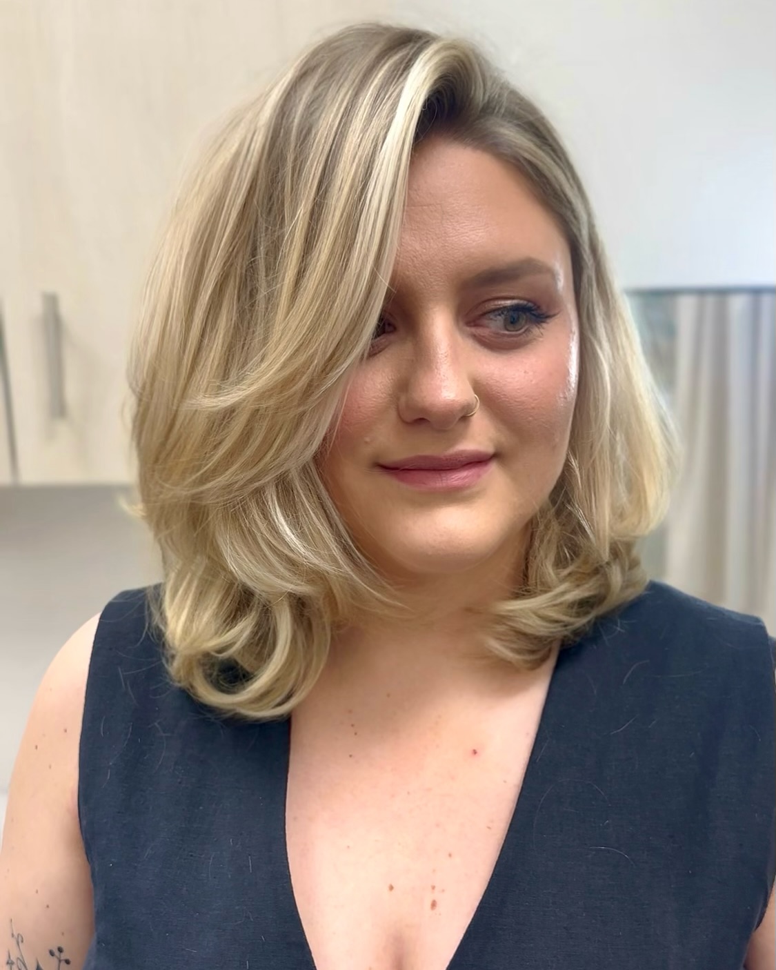 Softly Layered Beachy Lob with Light Blonde Highlights