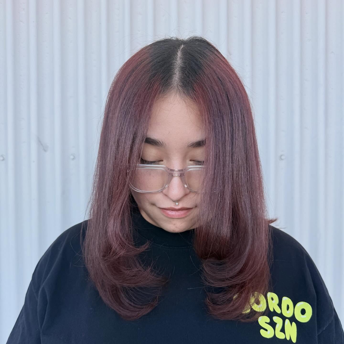 Stylish Layered Cut with Subtle Rose Tones