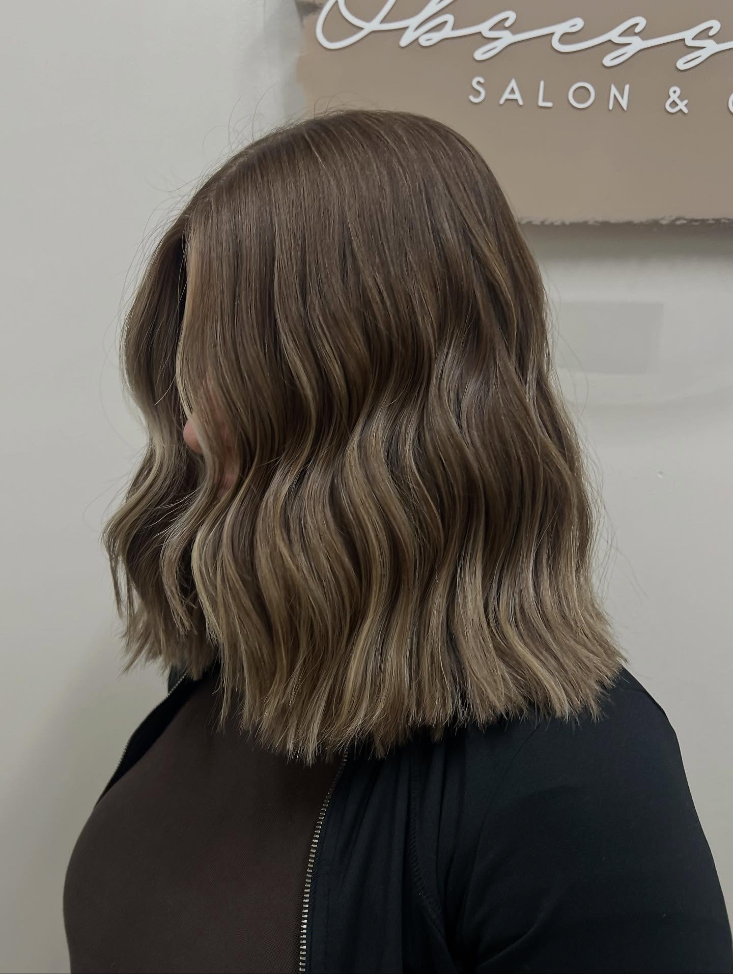 Stylish Wavy Lob with Sunlit Highlights
