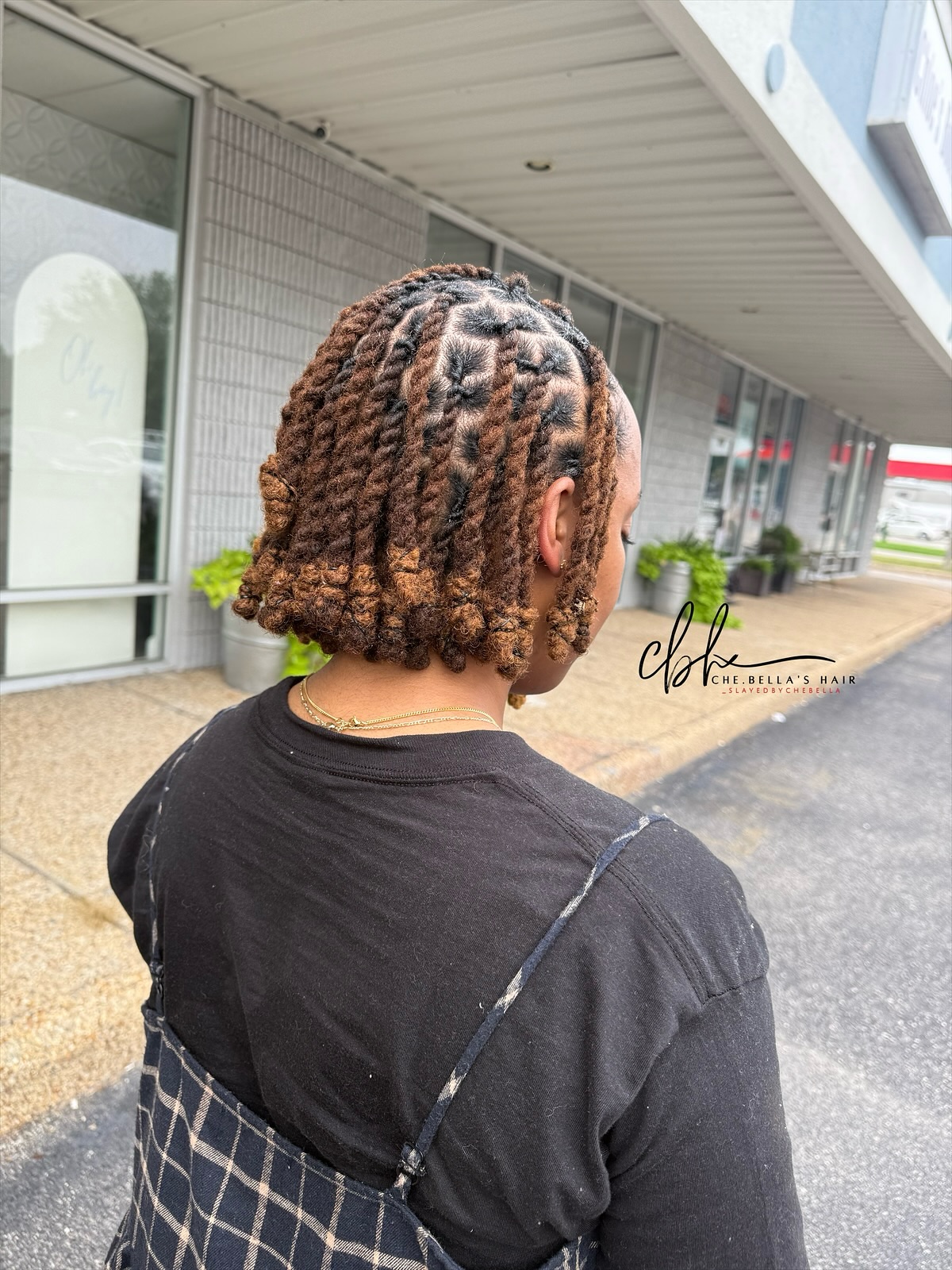 Chic Twisted Bob with Caramel Highlights