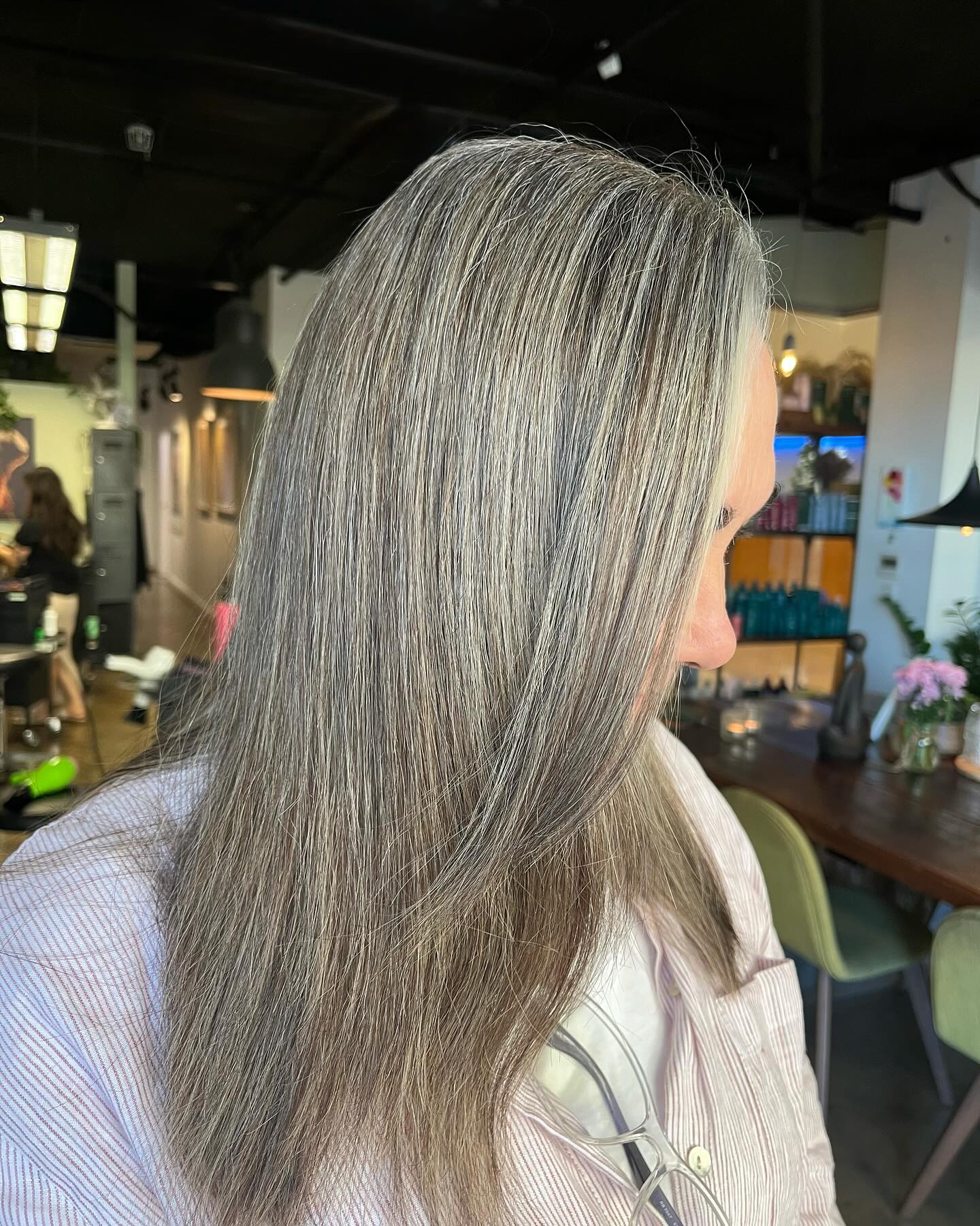 Chic Layered Silver and Blonde Blend with Subtle Shine