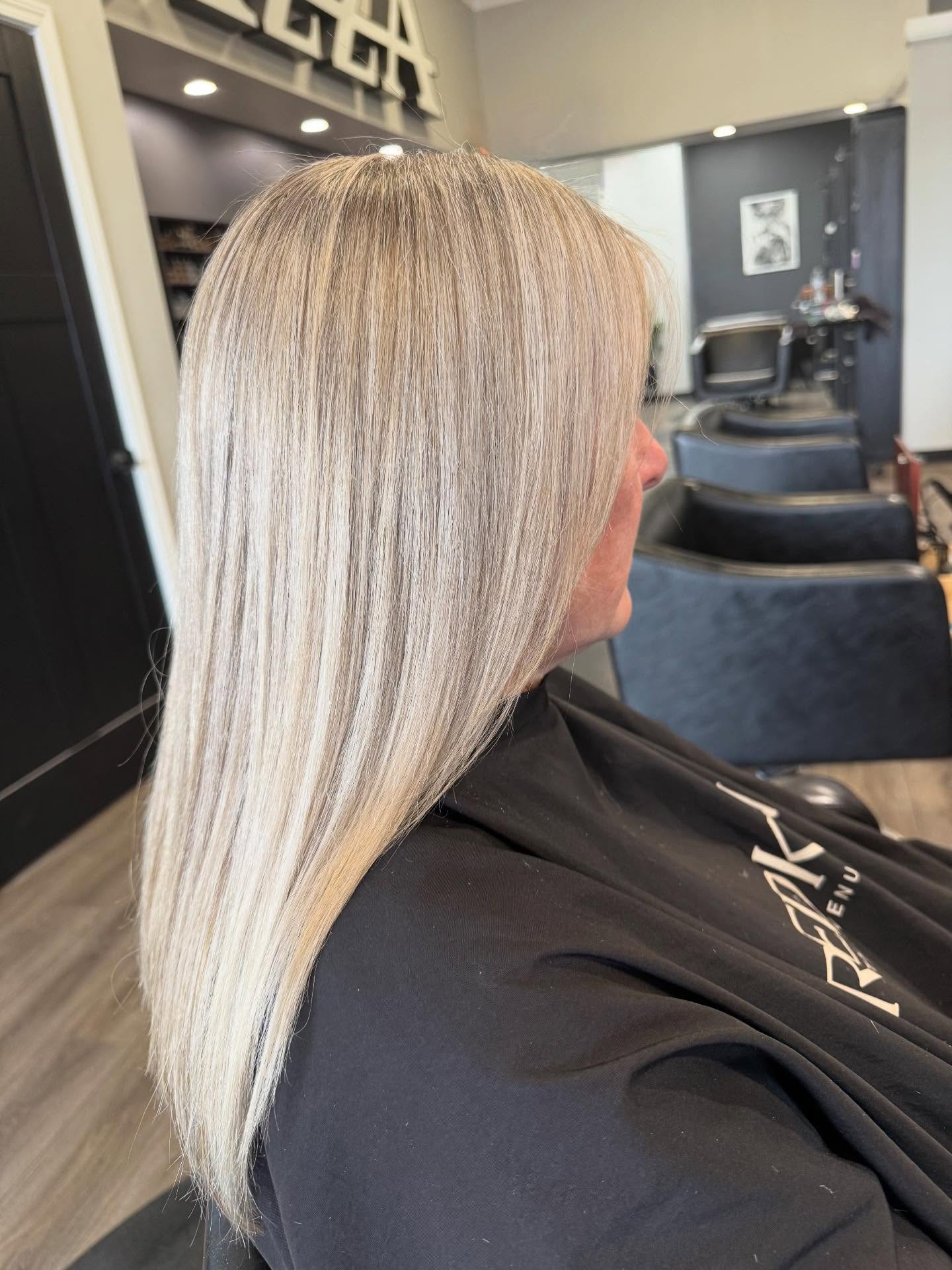 Long Sleek Silver-Blonde Blend with Subtle Movement