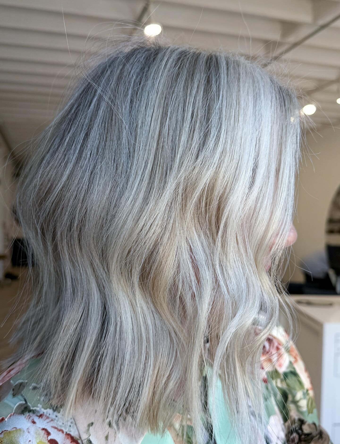 Soft Silver Waves with Subtle Highlights