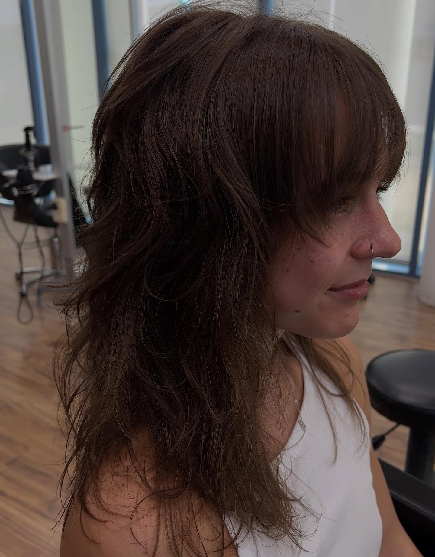 Chic Wavy Layered Cut with Fringe