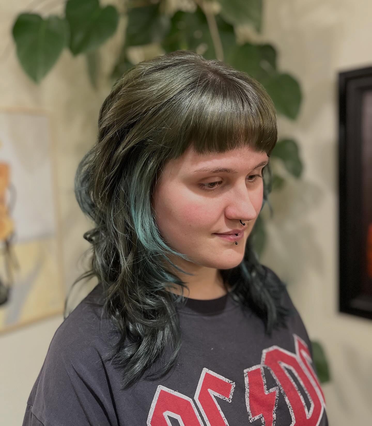 Stylish Textured Cut with Vibrant Green Undertones