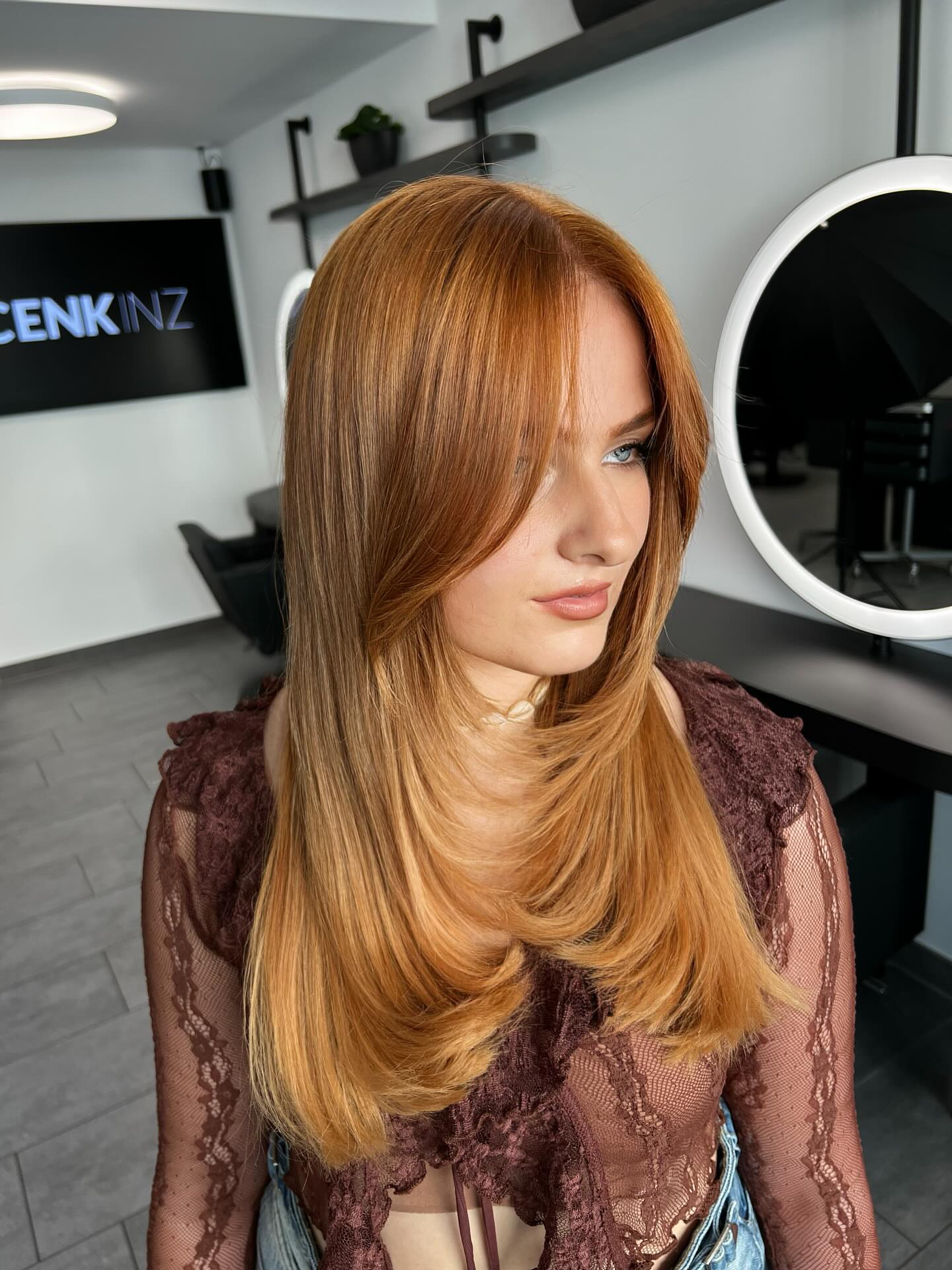 Radiant Layered Cowgirl Cut with Face-Framing Highlights