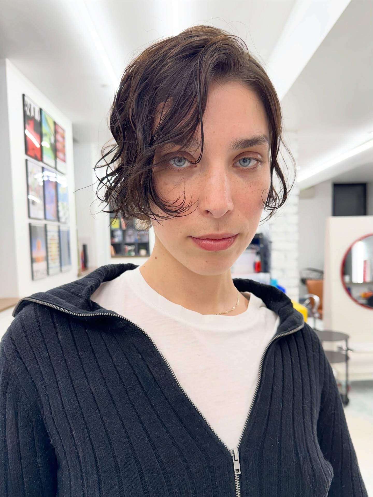 Chic Textured Bob with Effortless Waves