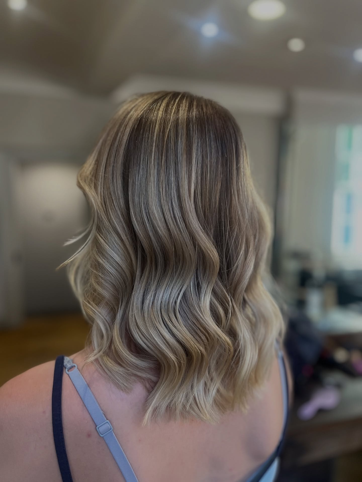 Chic Layered Lob with Blonde Highlights