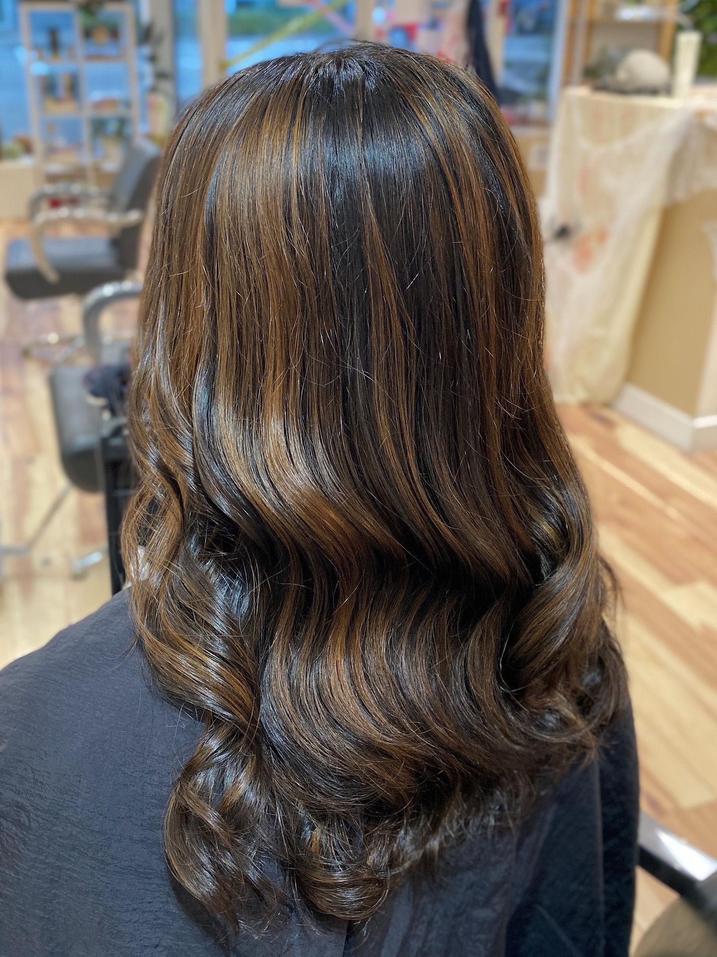 Elegant Brunette Waves with Bright Blonde Highlights