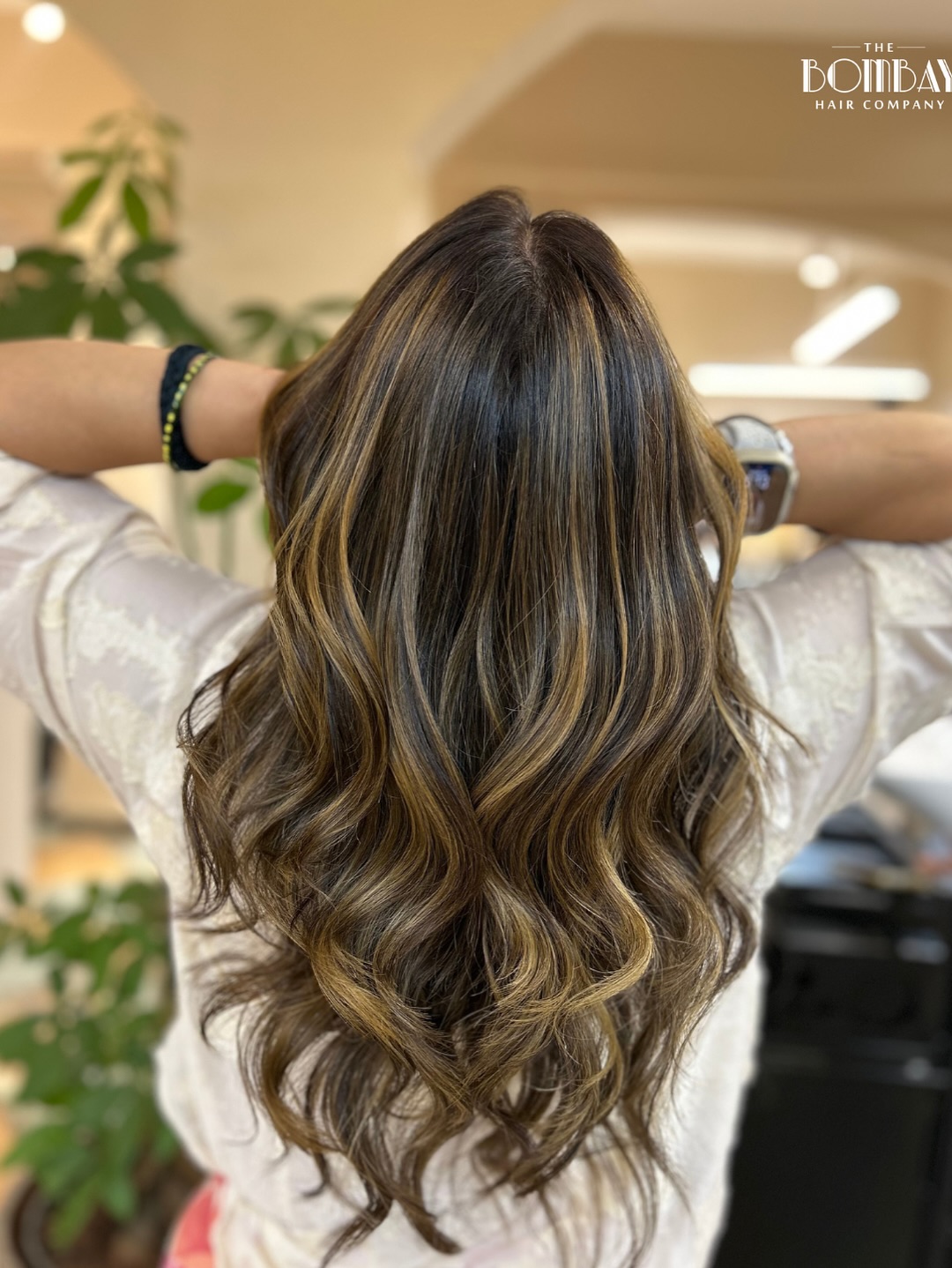 Stylish Brunette Waves with Bold Blonde Highlights