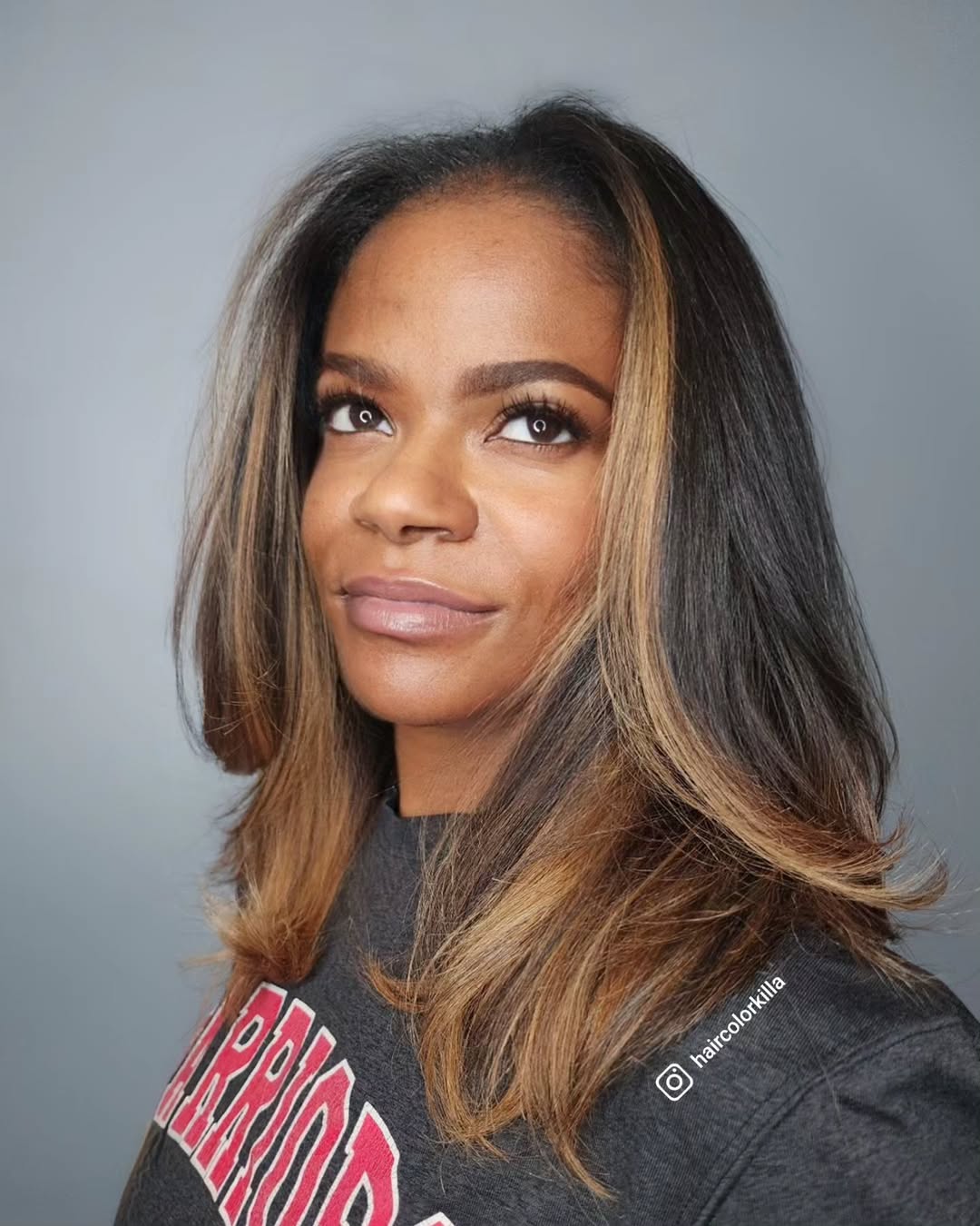 Chic Long Layered Haircut with Caramel Highlights