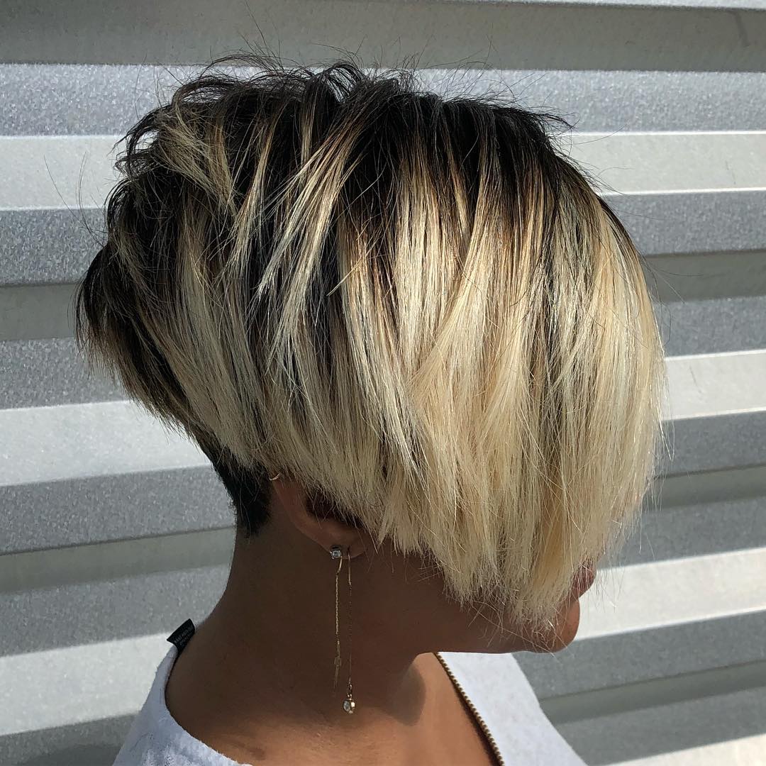 Chic Short Textured Bob with Blonde Highlights
