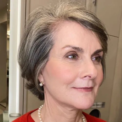 Chic Textured Bob with Subtle Highlights