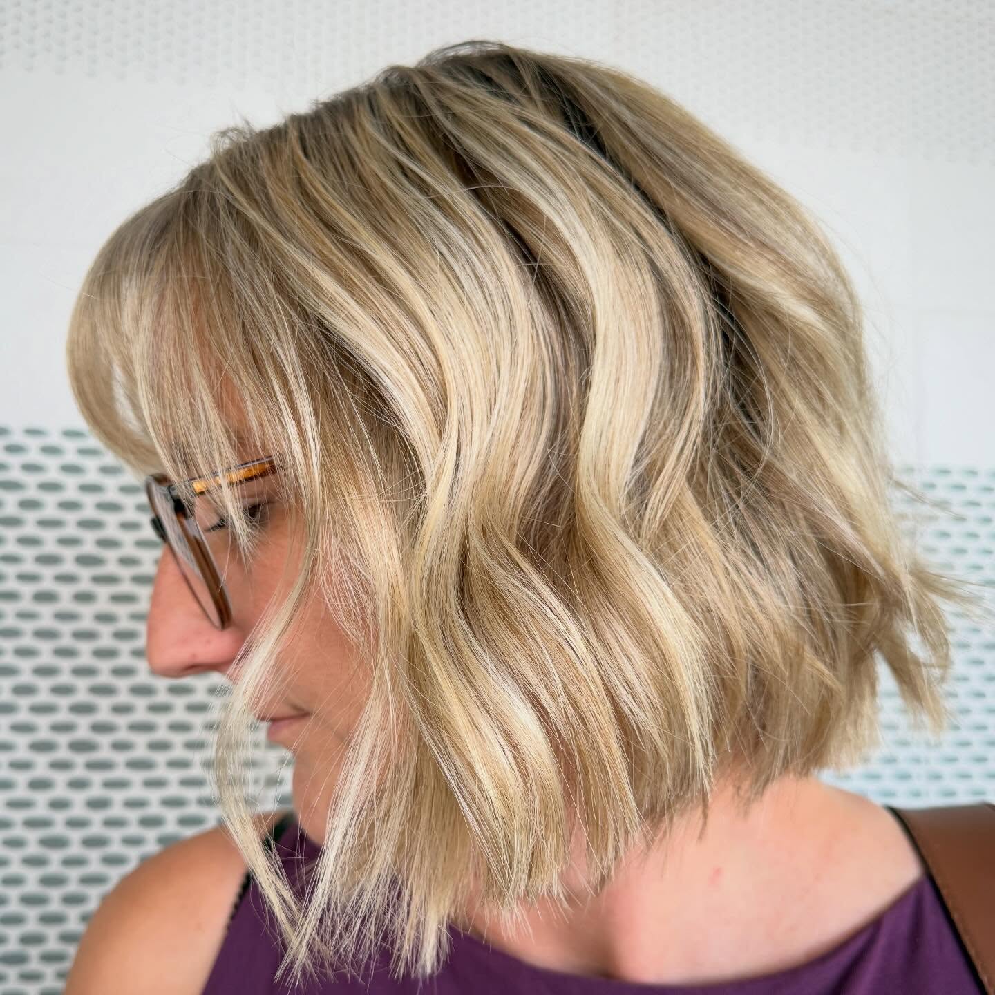 Textured Messy Blonde Bob with Soft Beachy Waves