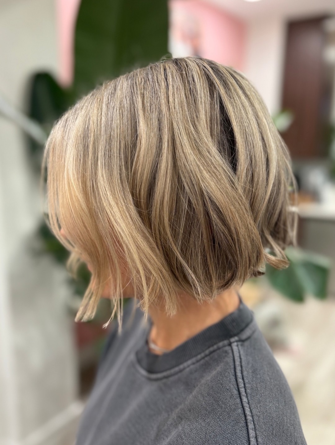 Effortlessly Chic Messy Blonde Bob with Textured Ends