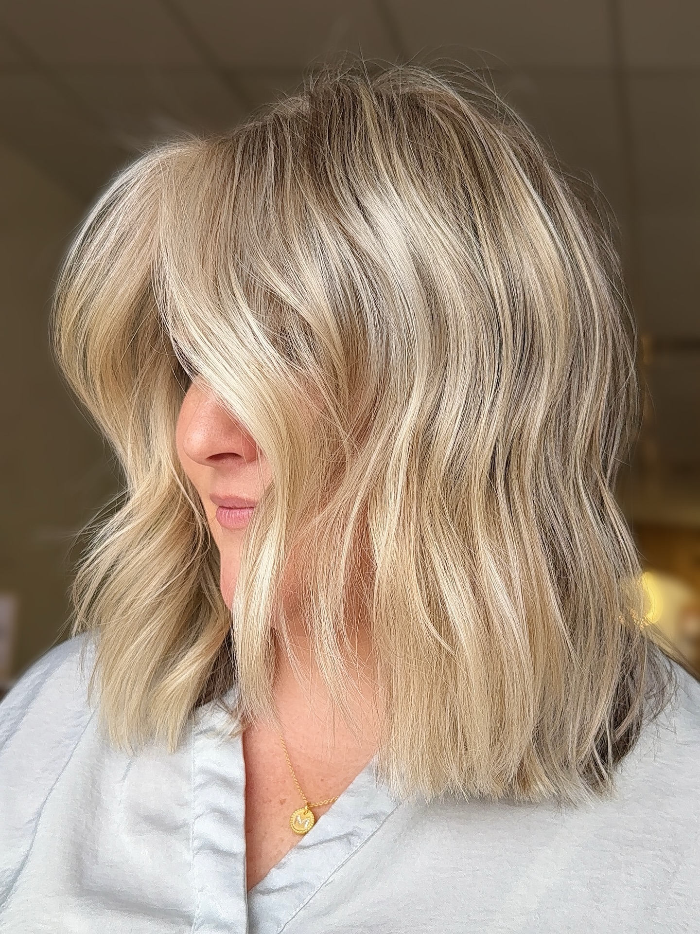 Effortlessly Textured Blonde Bob with Soft Movement