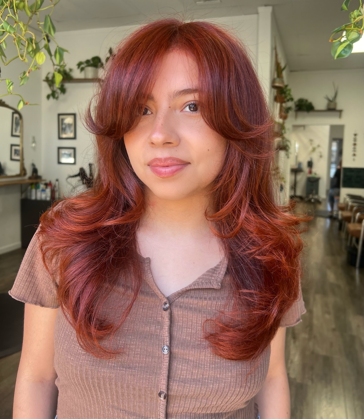 Chic Copper Layered Hair with Soft Face-Framing Layers